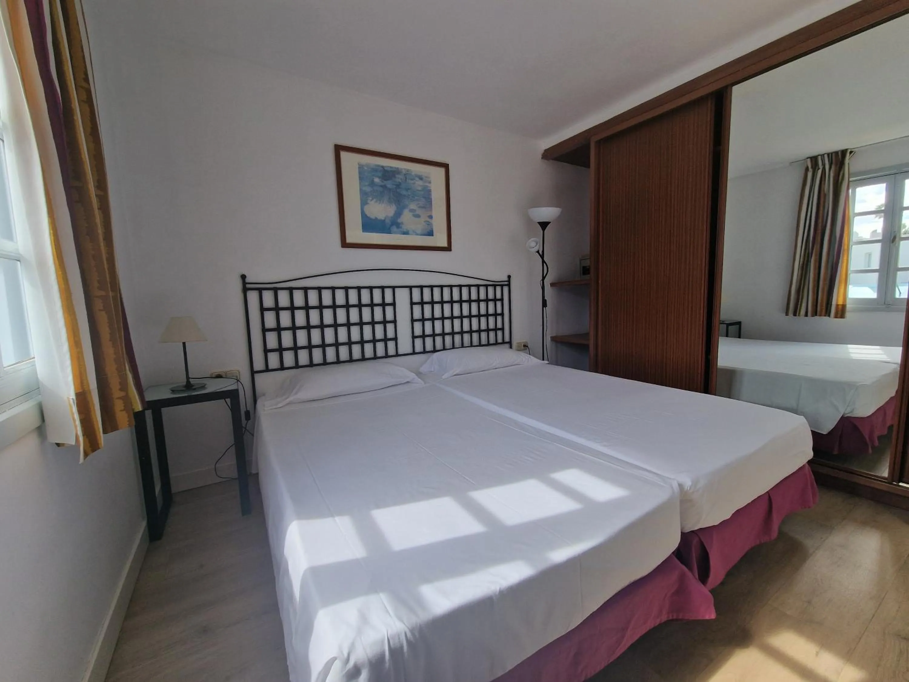 Bed in Fuentepark Apartments