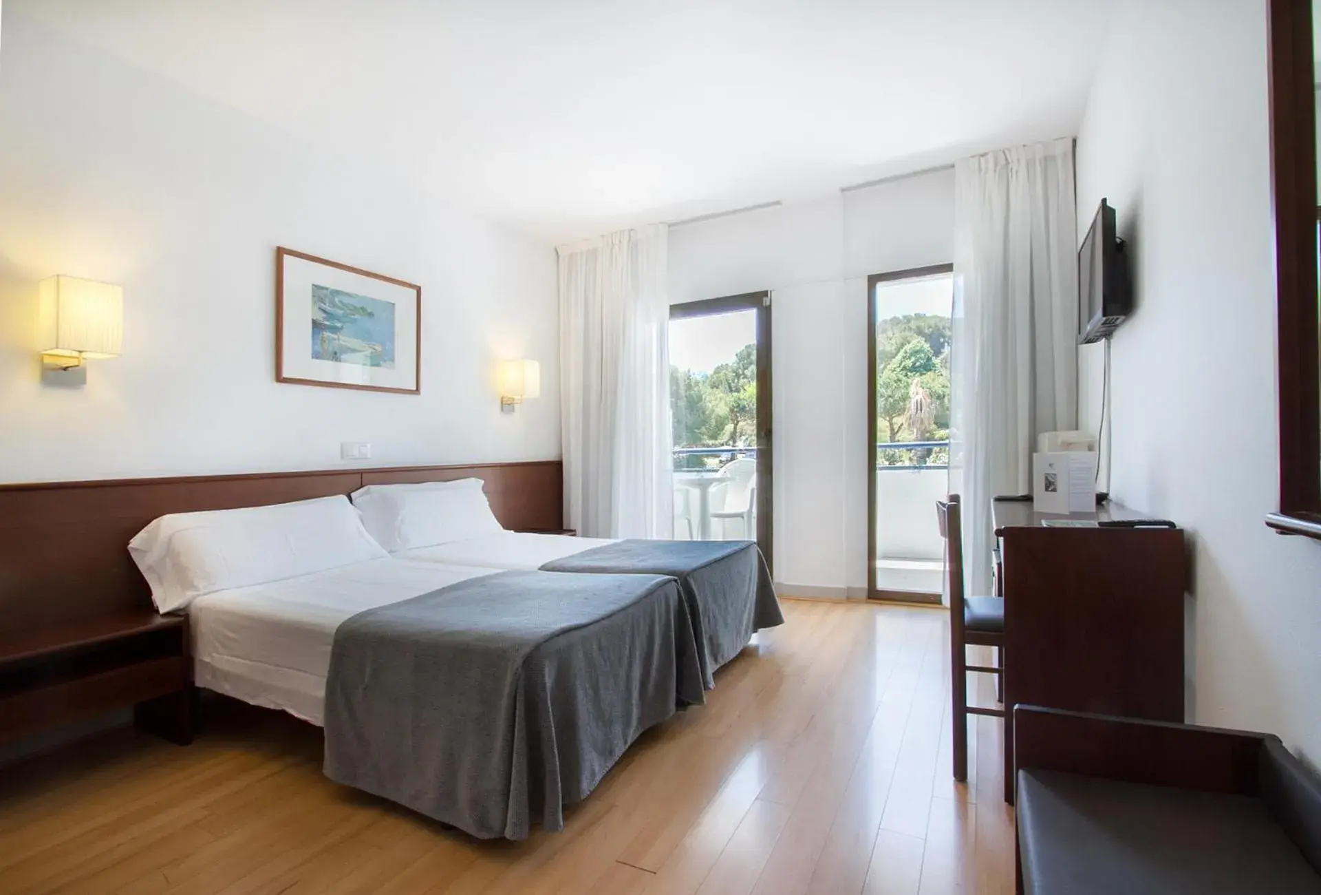 Double or Twin Room in Hotel Gran Garbi & AquaSplash Double or Twin Room in Hotel Gran Garbi & AquaSplash