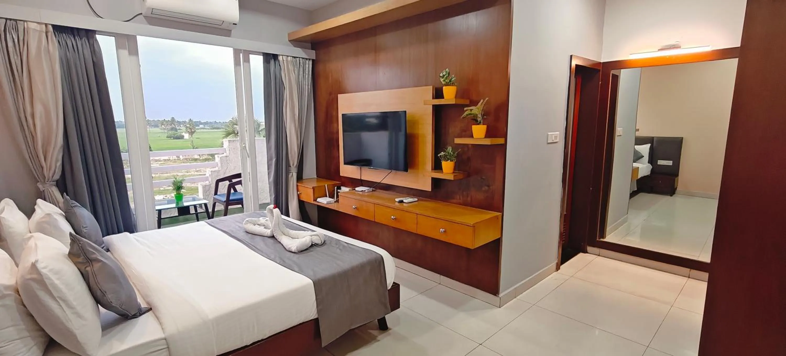 Bed in PGC Chennai Resort & Club By SSS