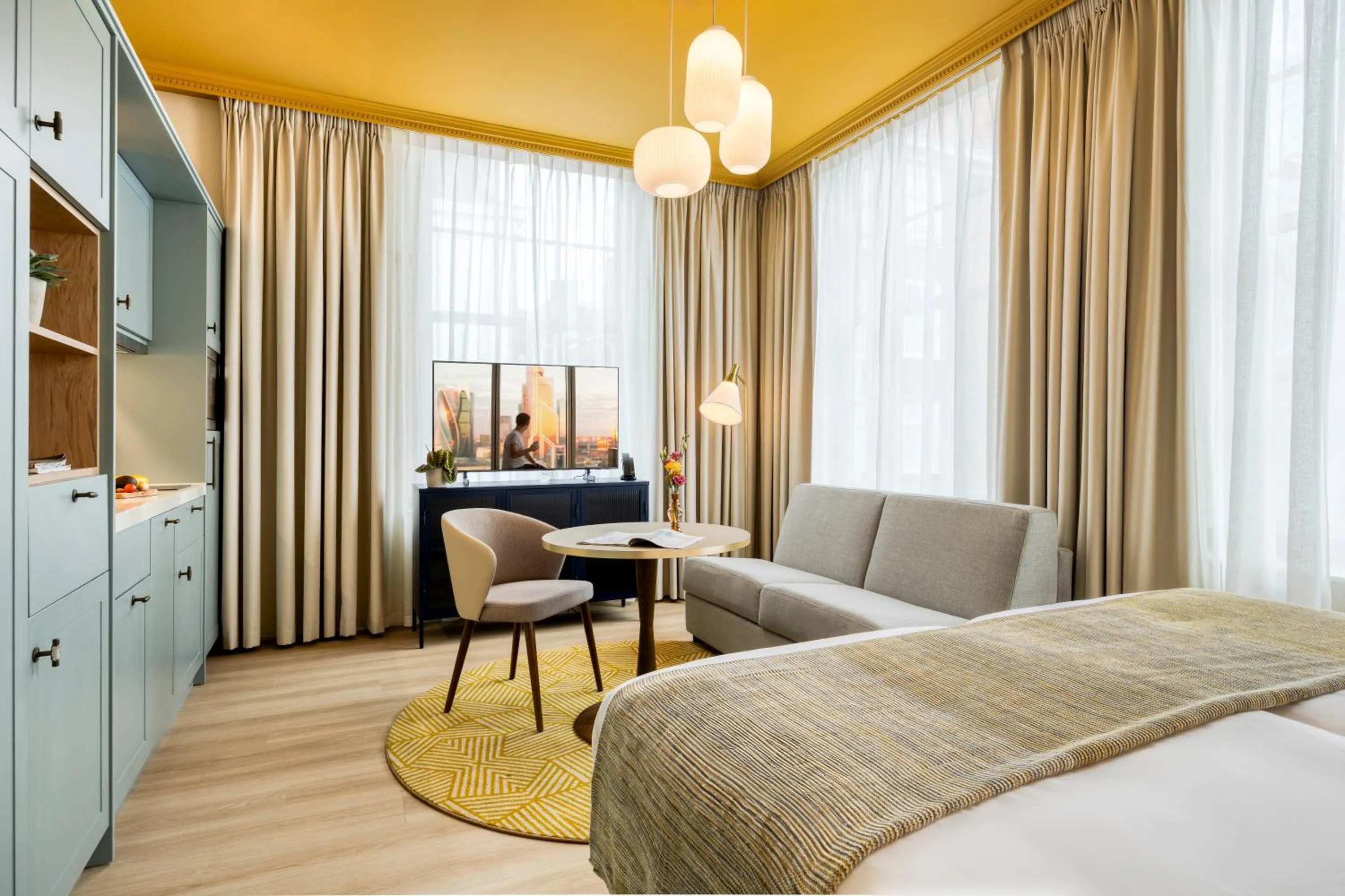 TV and multimedia, Bed in Citadines Canal Amsterdam