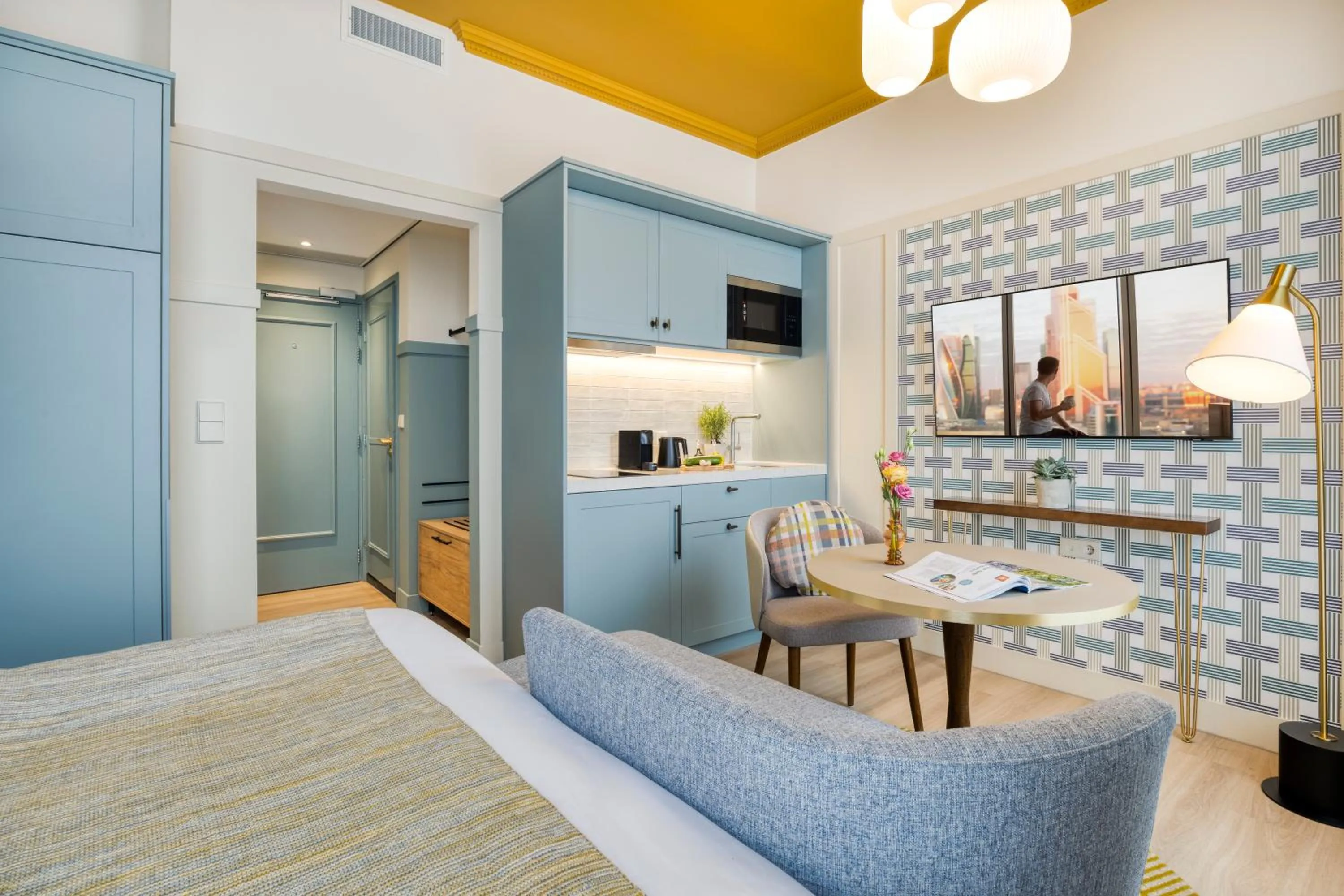 TV and multimedia, Bed in Citadines Canal Amsterdam