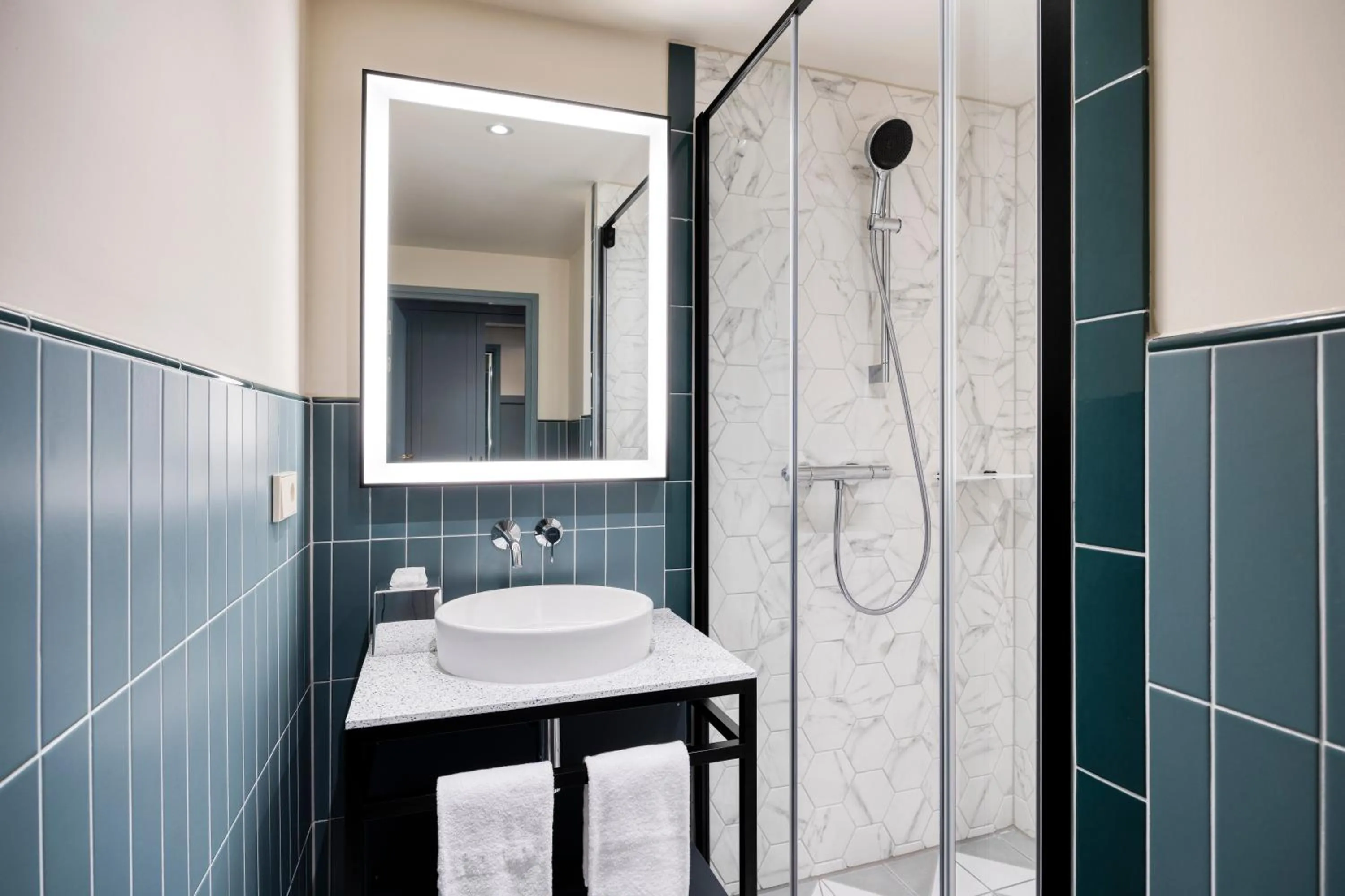 Bathroom in Citadines Canal Amsterdam