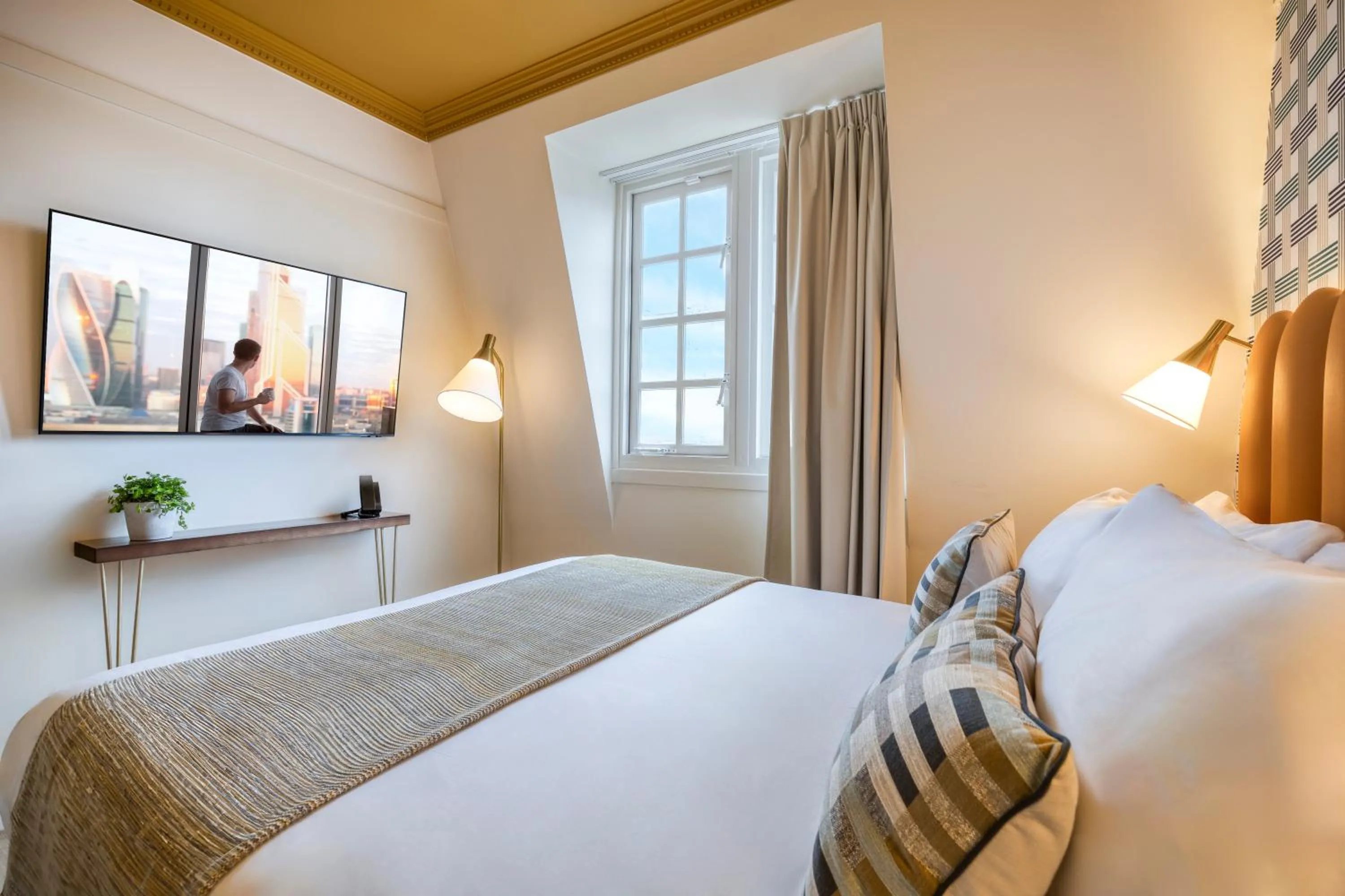 Bed in Citadines Canal Amsterdam