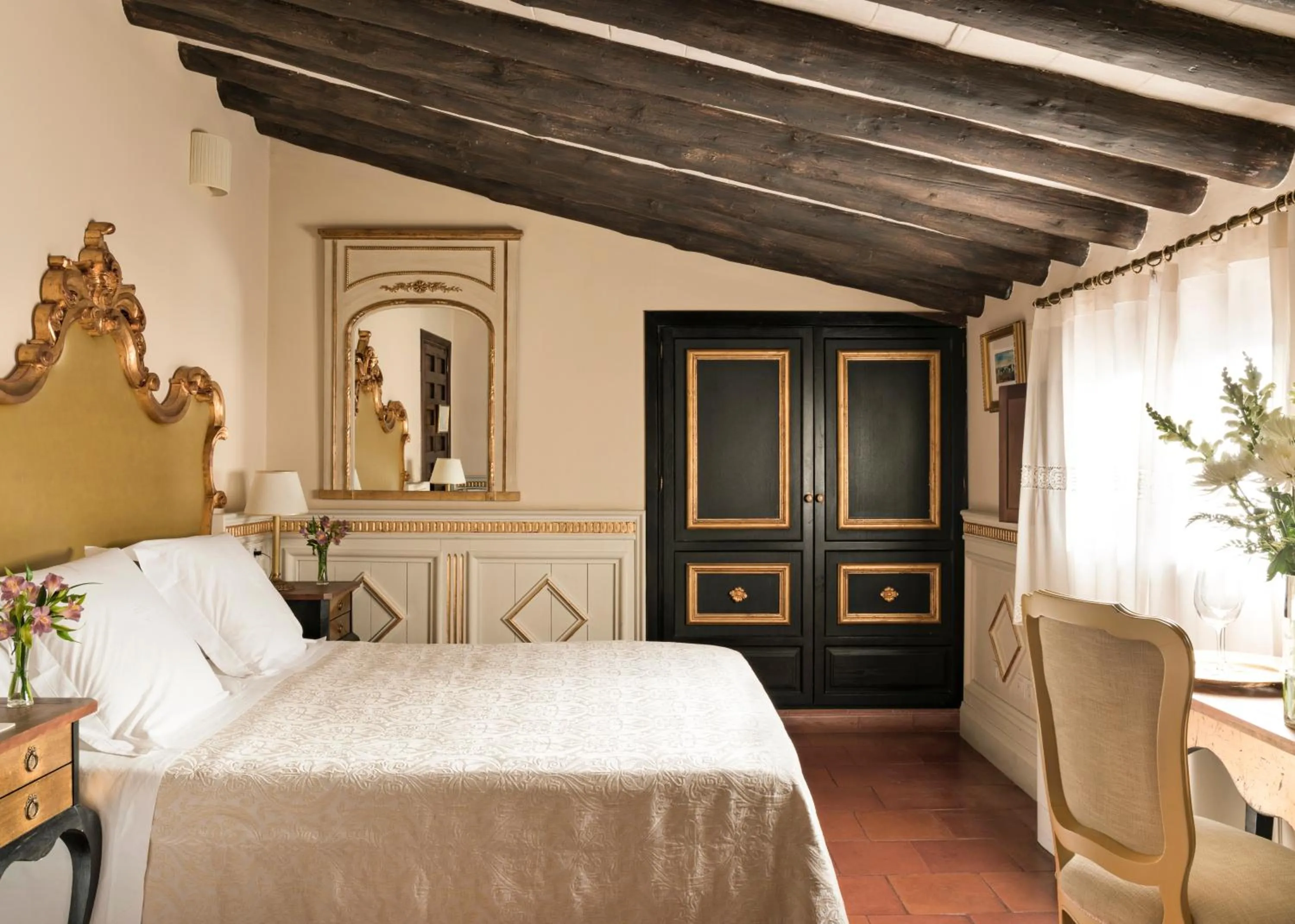 Photo of the whole room, Bed in Hotel Casa 1800 Granada