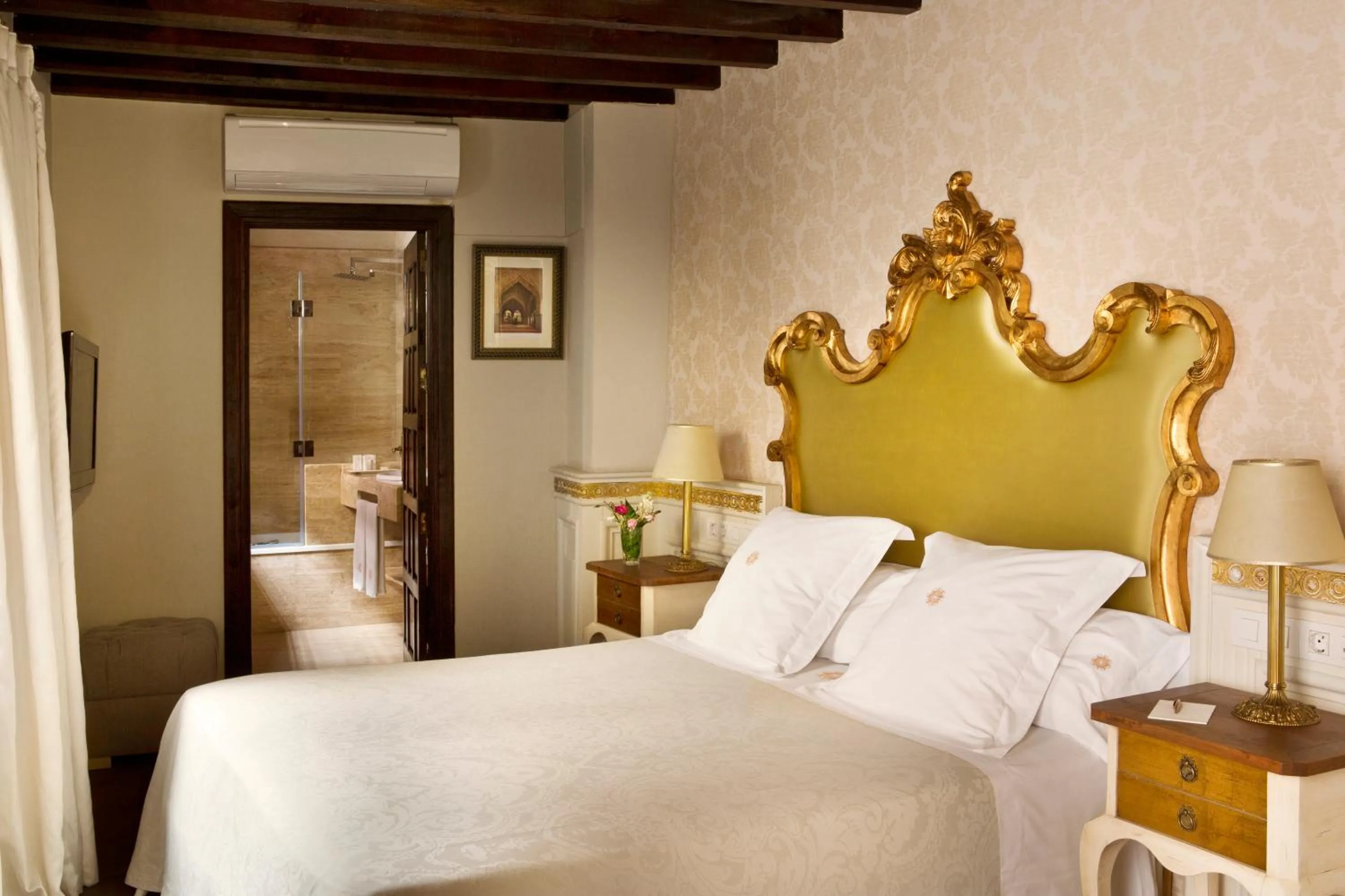 Bed in Hotel Casa 1800 Granada