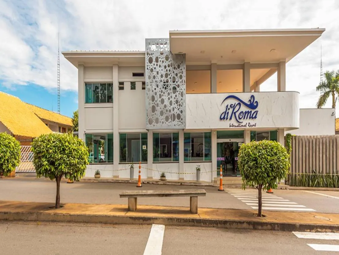 Property building in Diroma Resort com um dia no Acqua Park