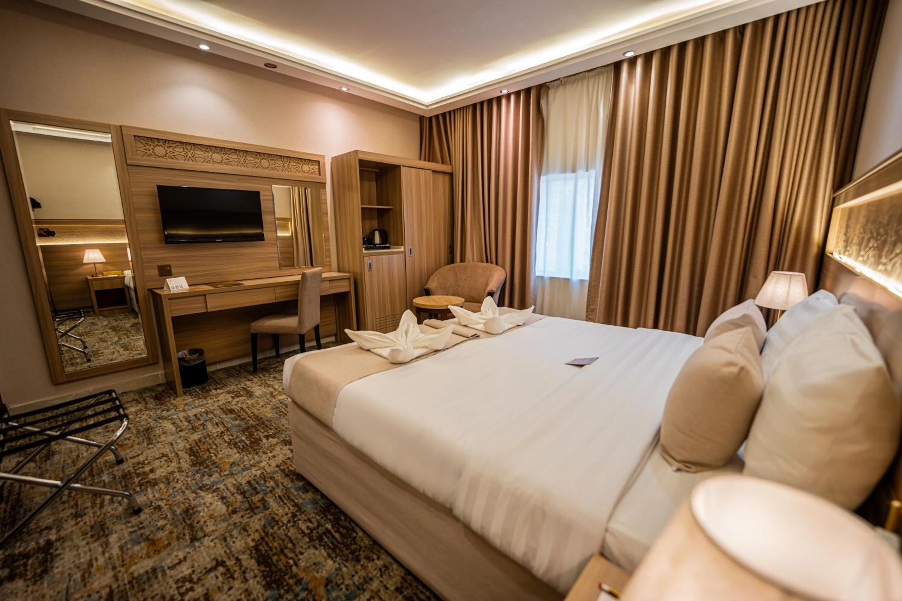 Bedroom, Bed in Snood Al Azama Hotel