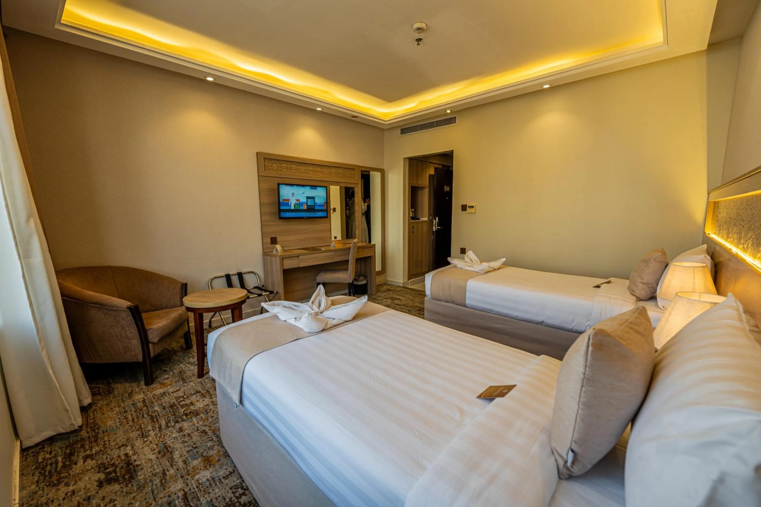 Communal lounge/ TV room, Bed in Snood Al Azama Hotel