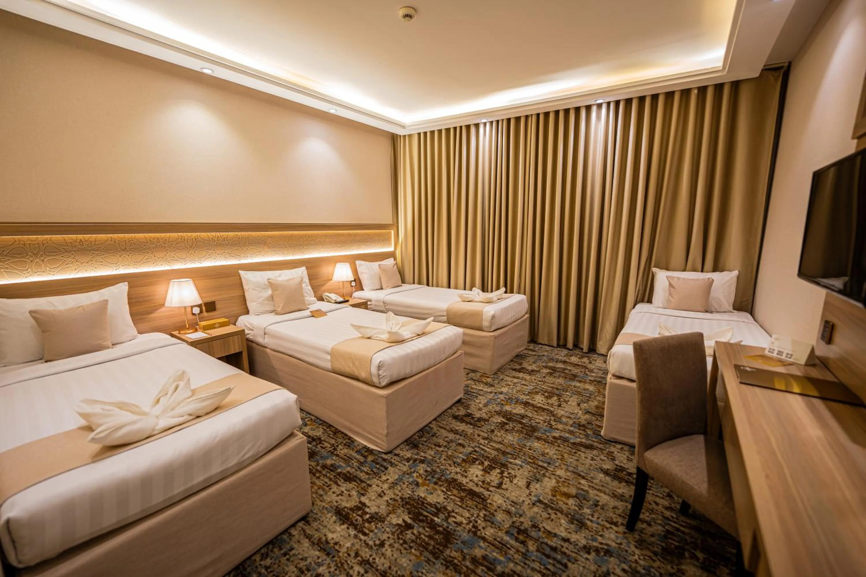Communal lounge/ TV room, Bed in Snood Al Azama Hotel