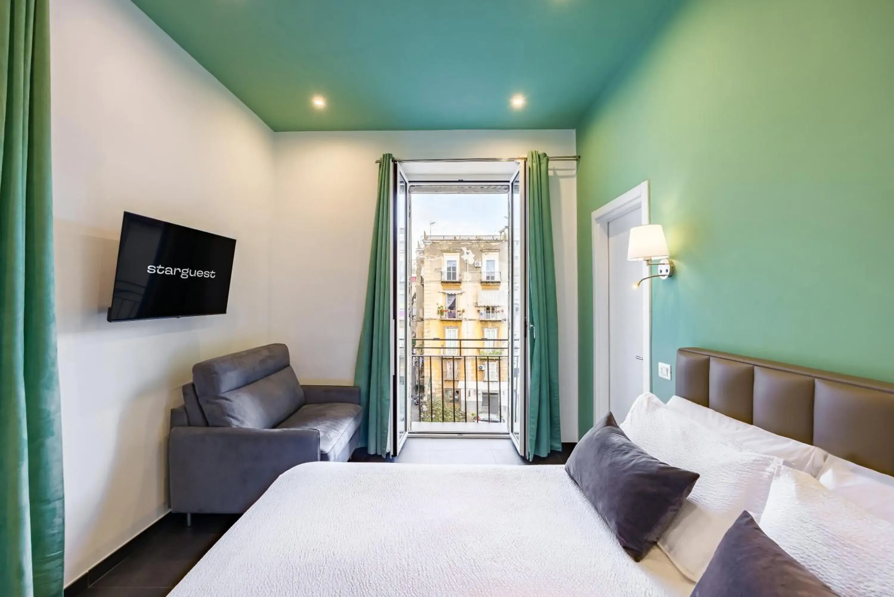 Triple Room with Private Bathroom in Le Porte di Partenope Triple Room with Private Bathroom in Le Porte di Partenope