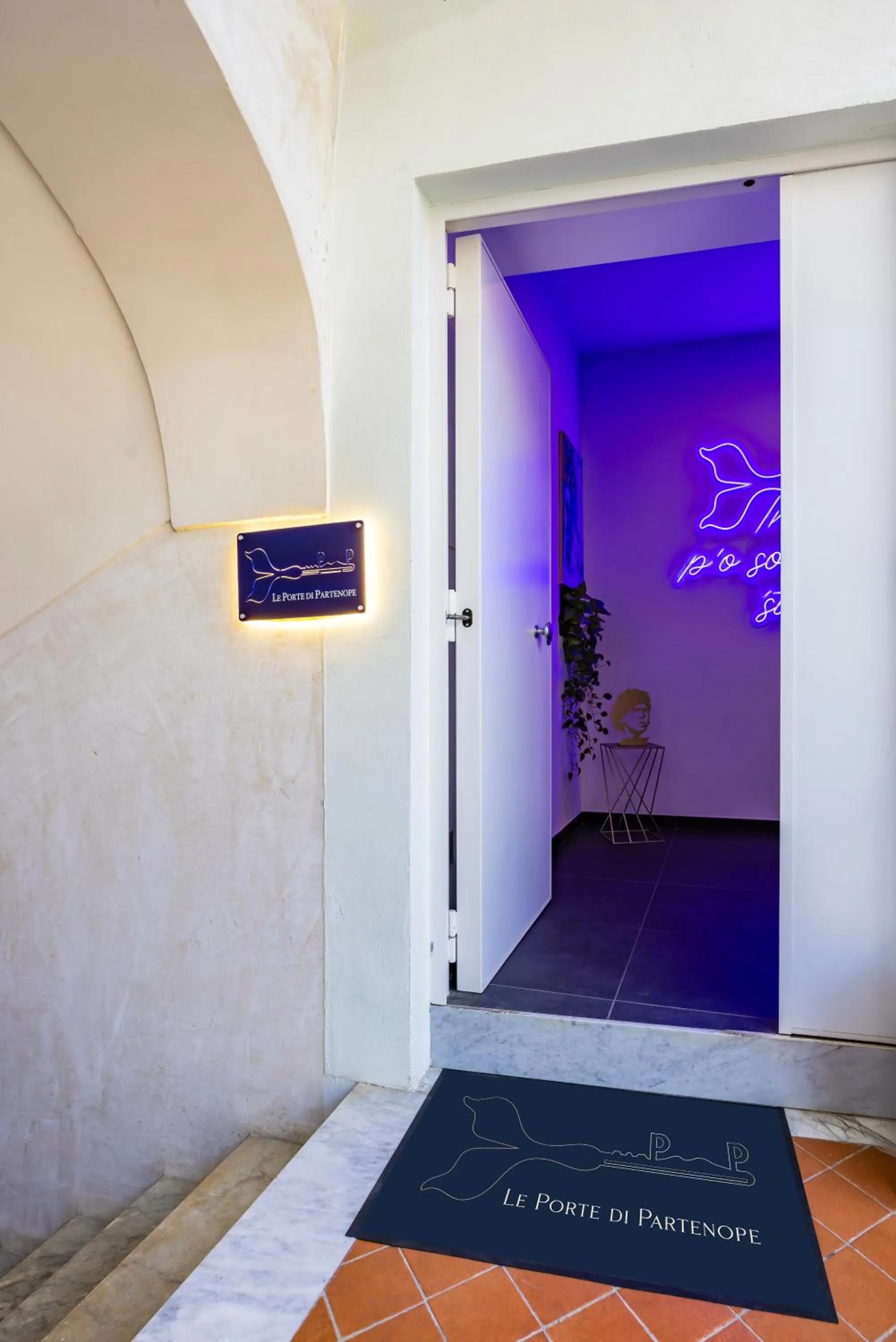 Property logo or sign in Le Porte di Partenope