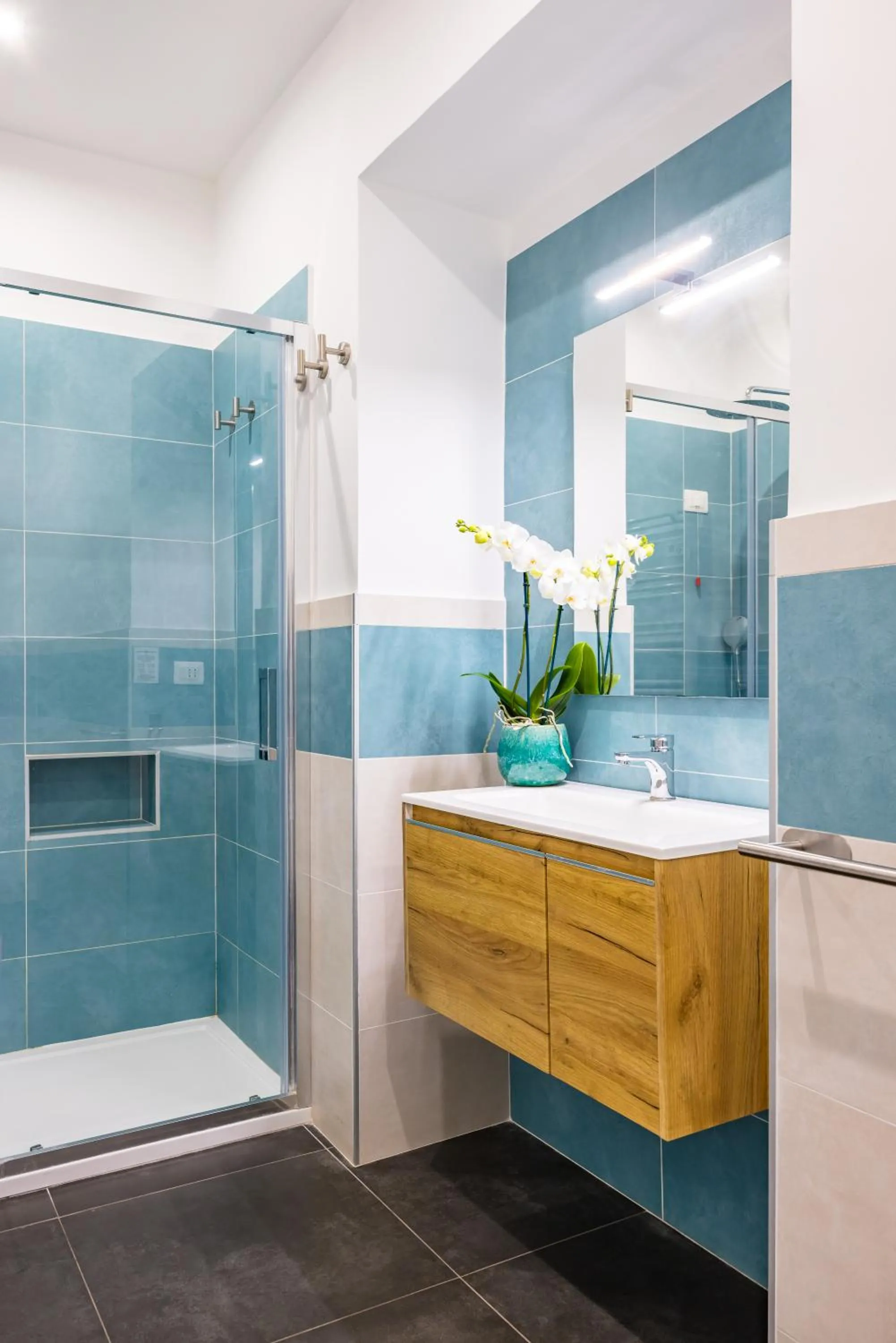 Shower in Le Porte di Partenope