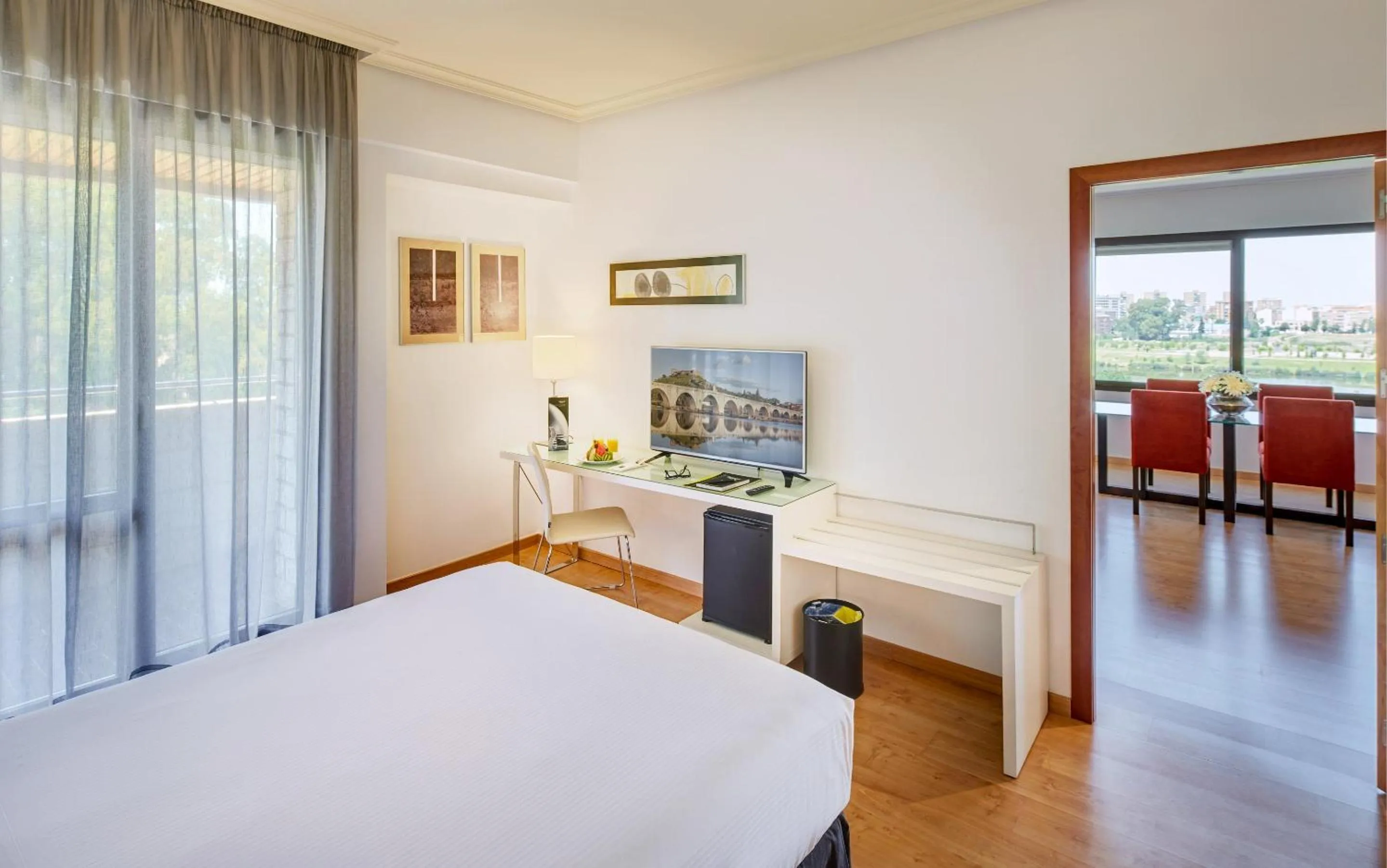 Photo of the whole room, Bed in Sercotel Gran Hotel Zurbarán