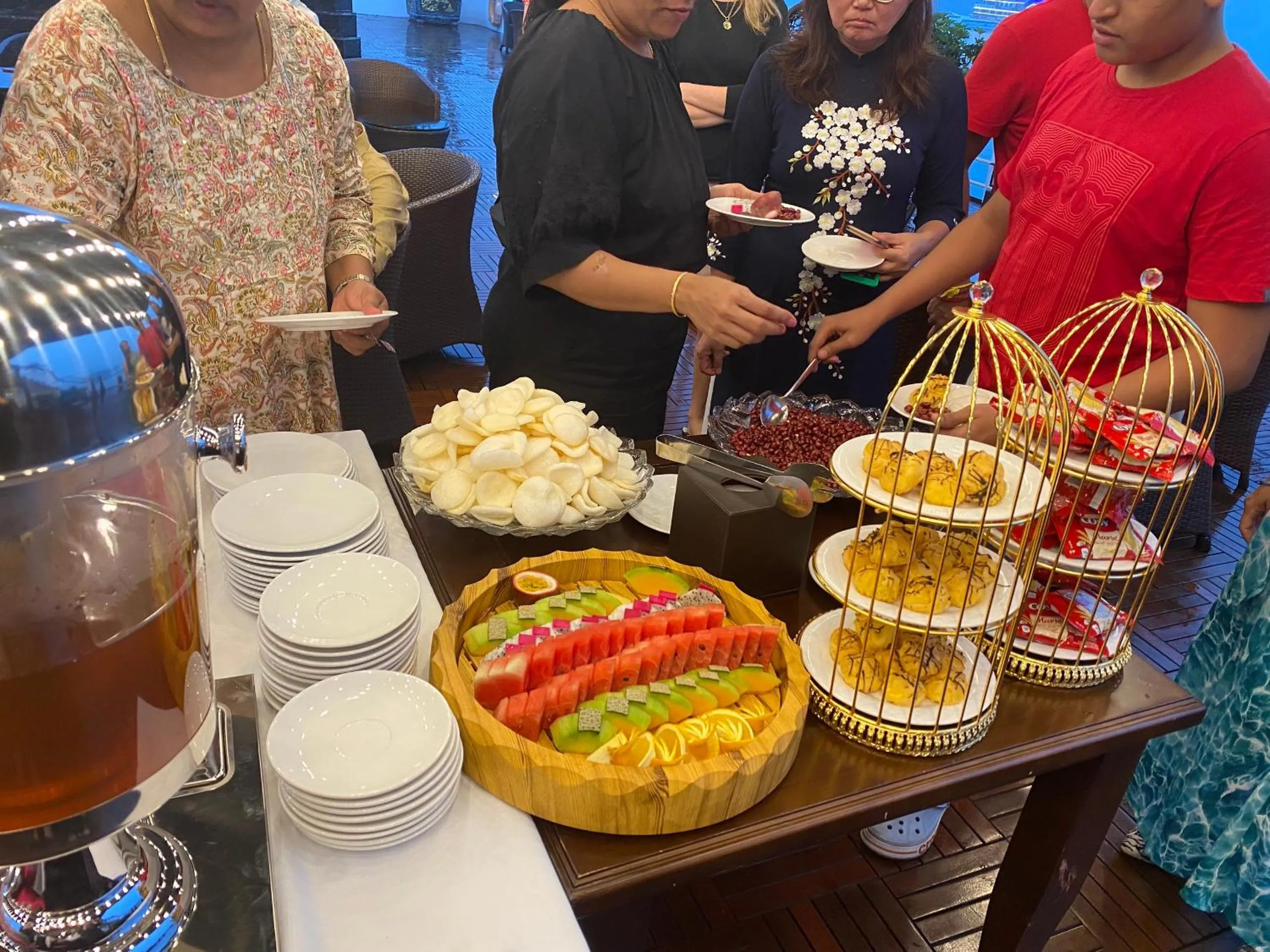 Evening entertainment in Erina Cruise by HAG