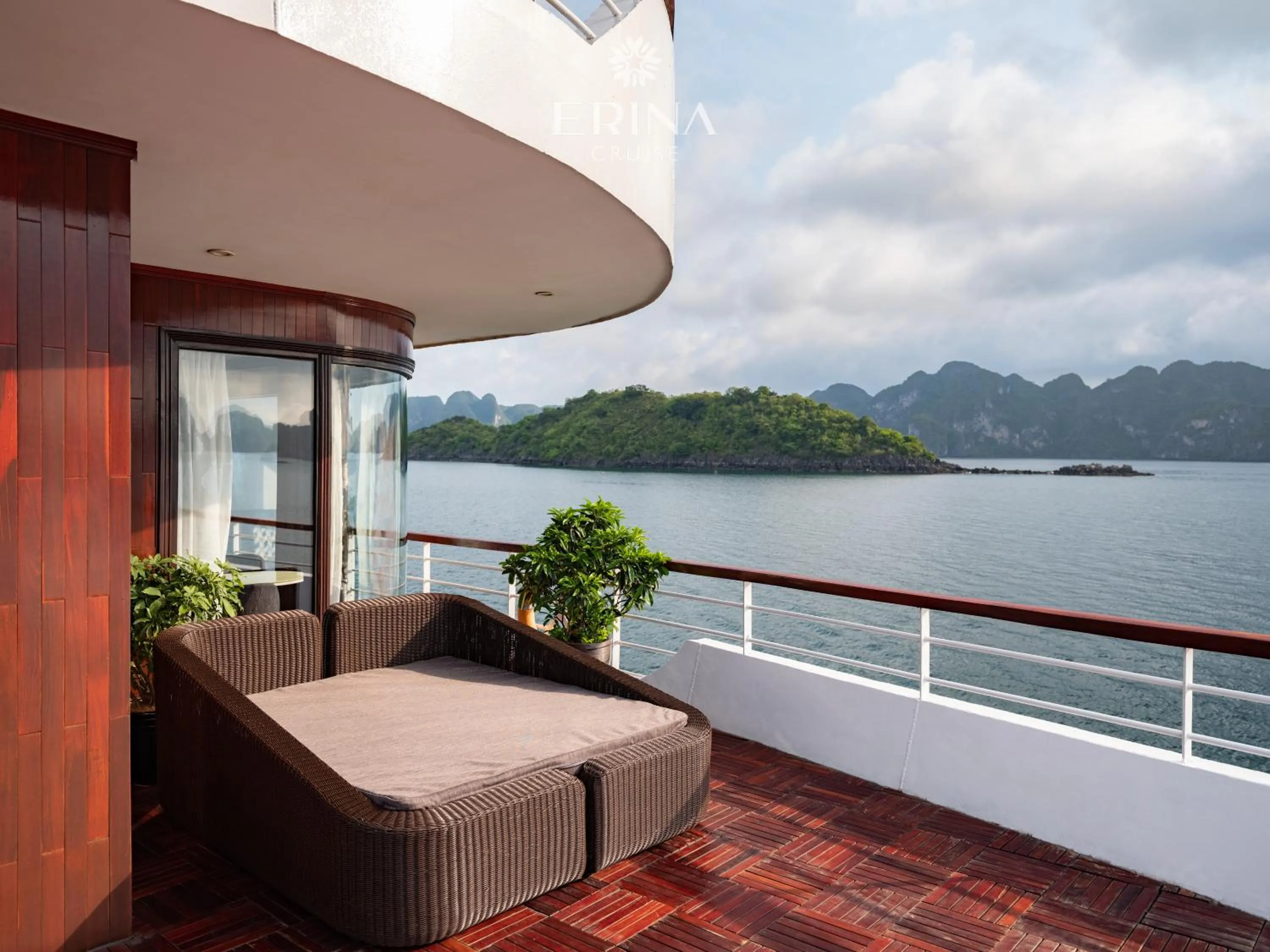 Balcony/Terrace in Erina Cruise by HAG