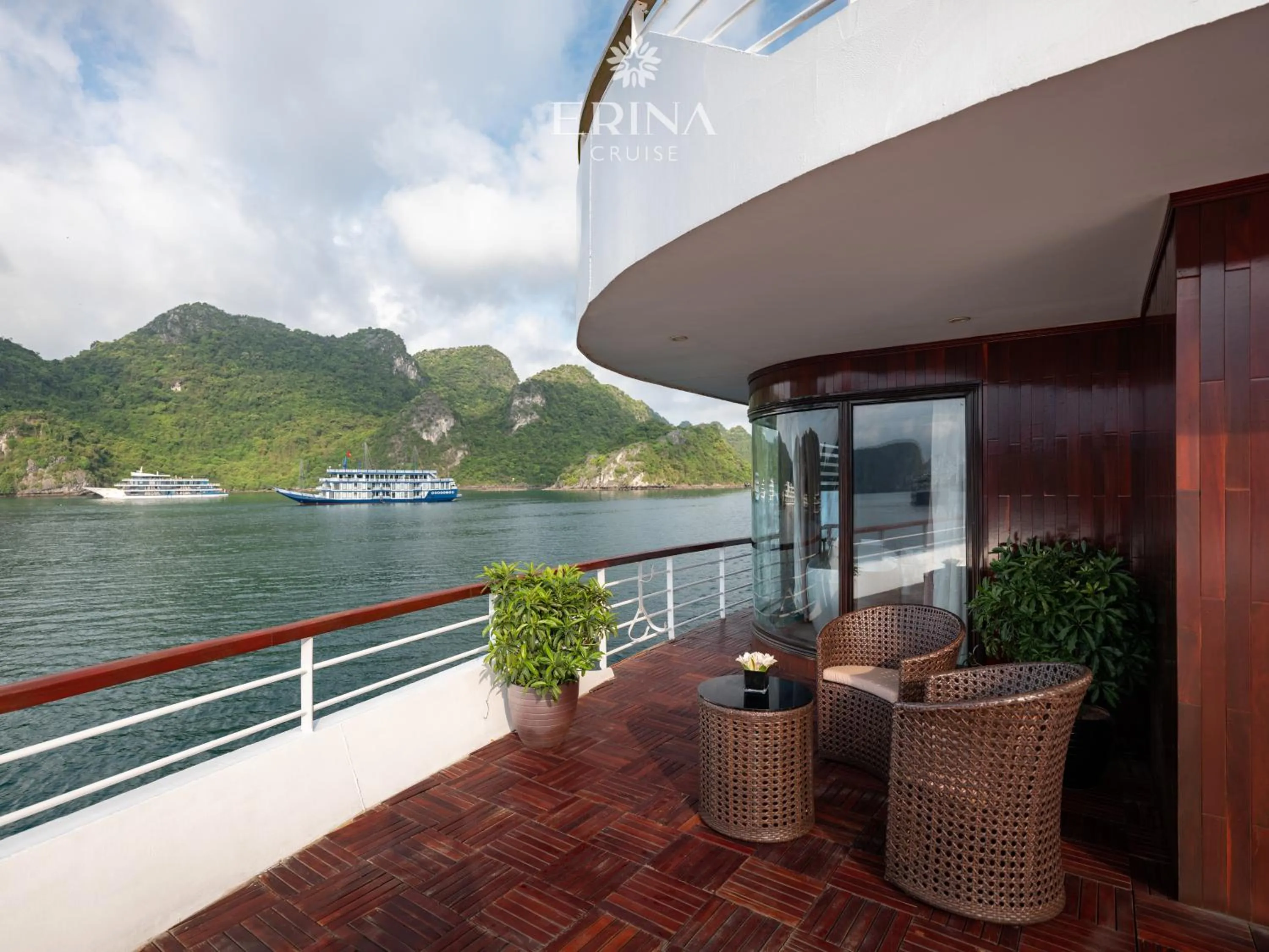 Balcony/Terrace in Erina Cruise by HAG