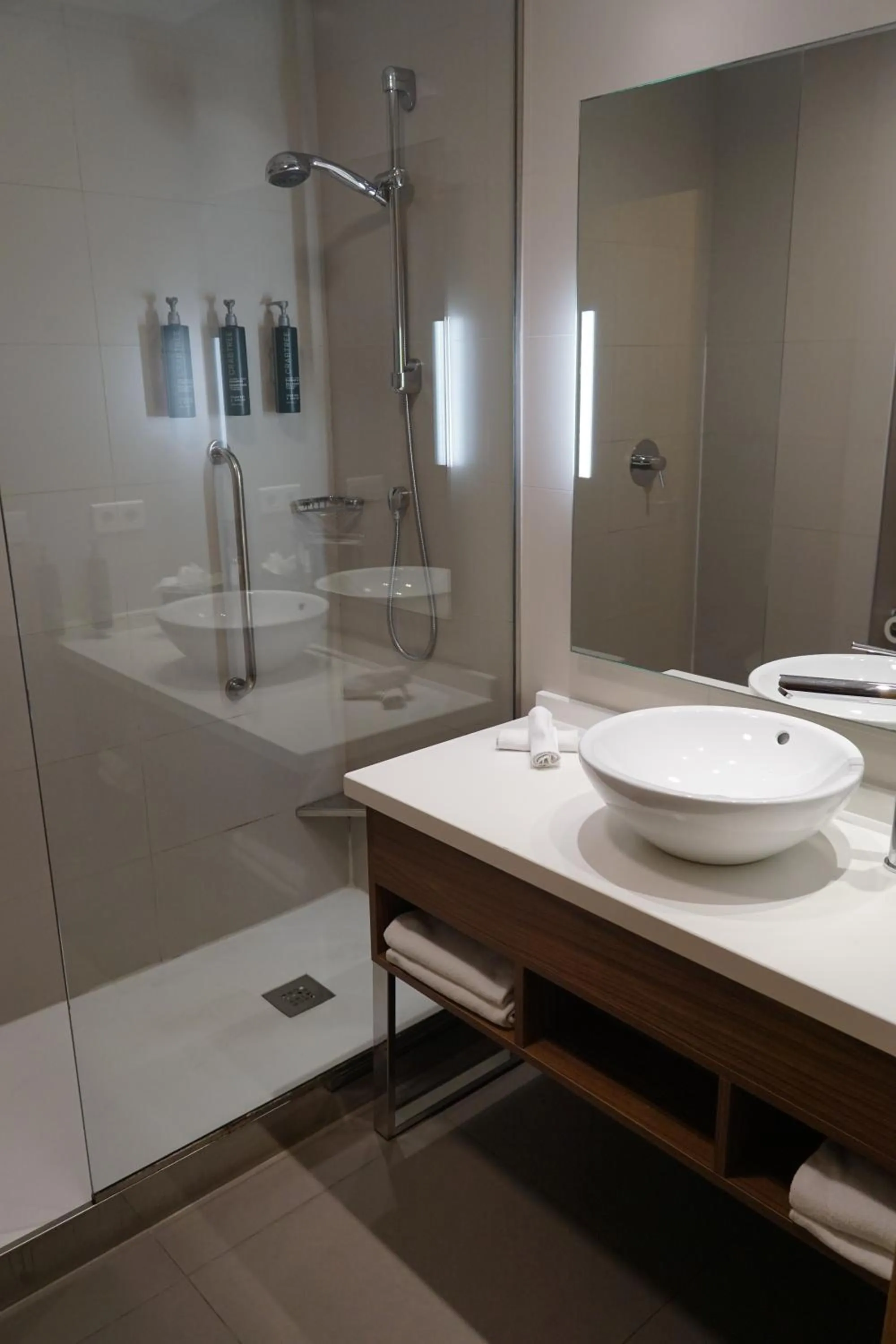 Shower in Hilton Garden Inn Málaga