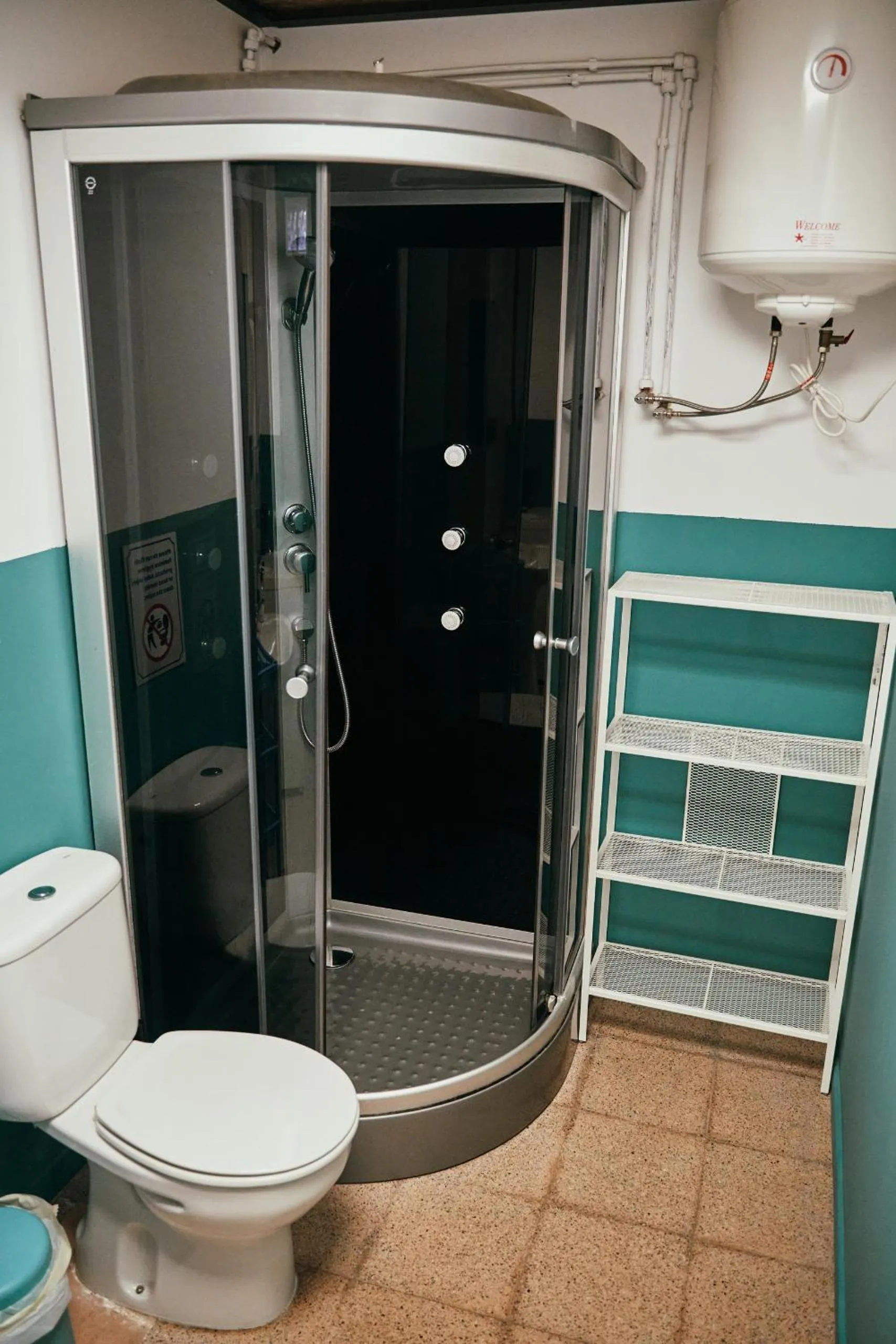 Shower in LOFT HOSTAL Group