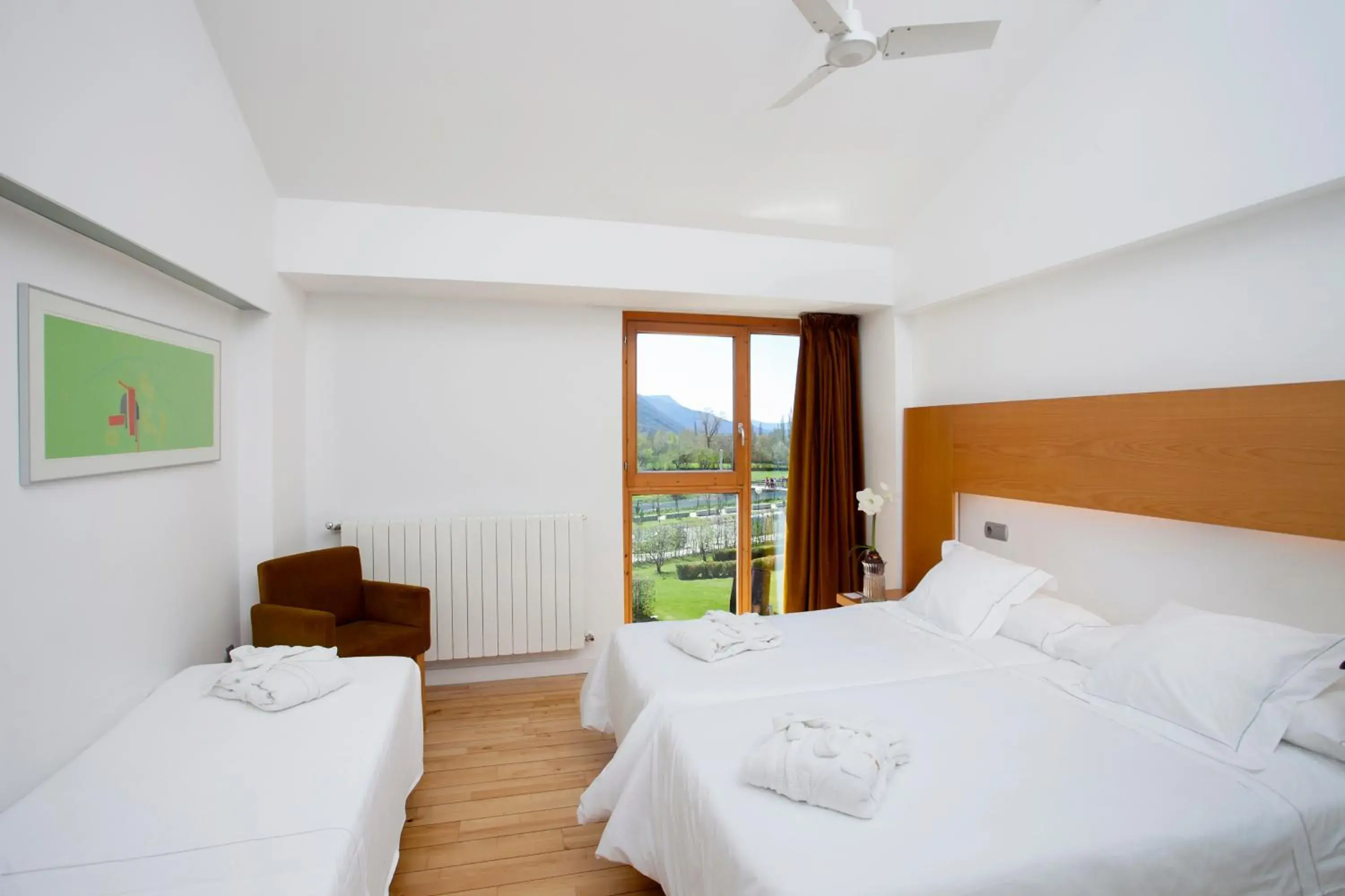 Double Room with Extra Bed (3 Adults) in Tierra de Biescas Double Room with Extra Bed (3 Adults) in Tierra de Biescas