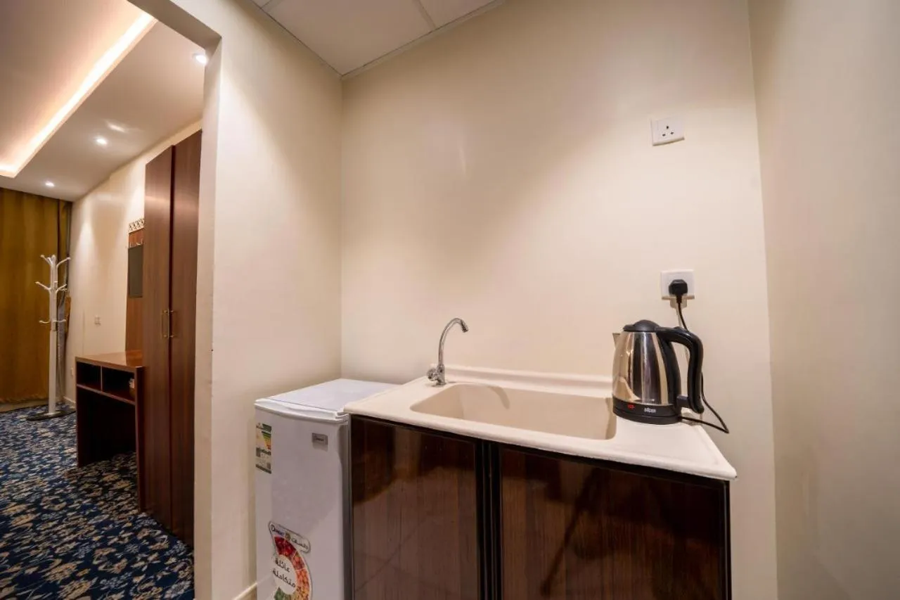 Kitchen or kitchenette in Waseem Al Azizia Hotel