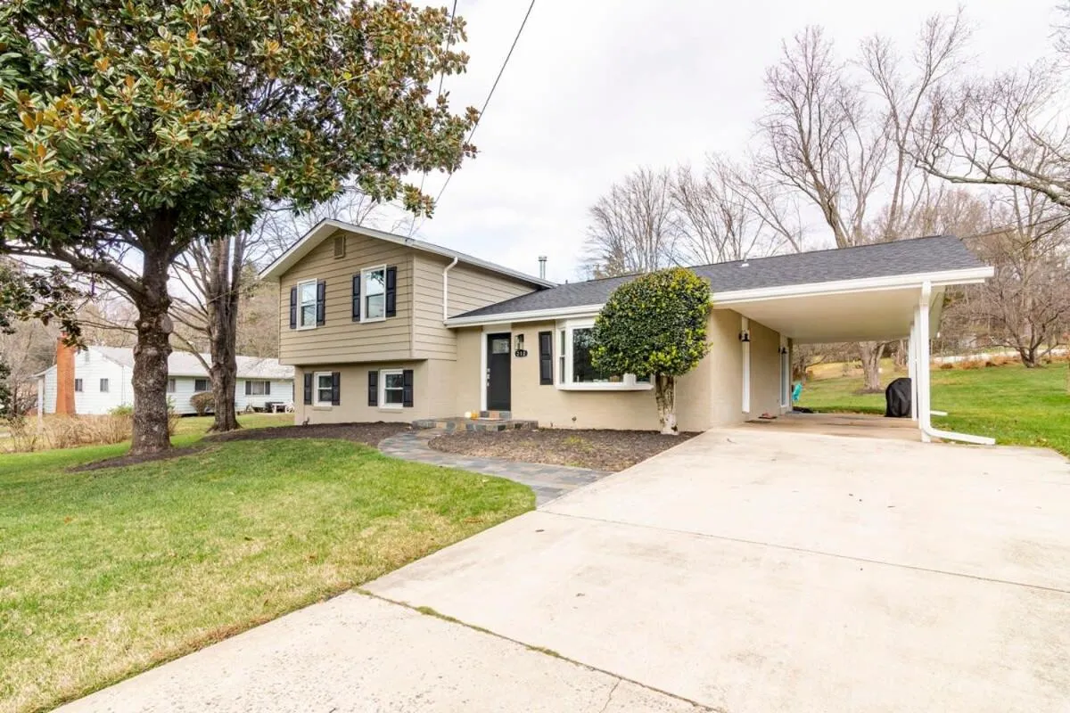 5 bedrooms with 4 Full Bath Fire Pit BBQ and Plush Amen on 1 2 acre