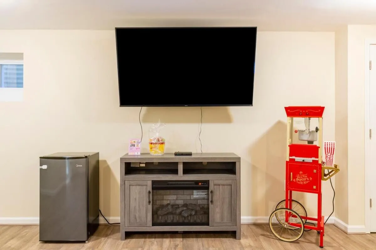 5 bedrooms with 4 Full Bath Fire Pit BBQ and Plush Amen on 1 2 acre