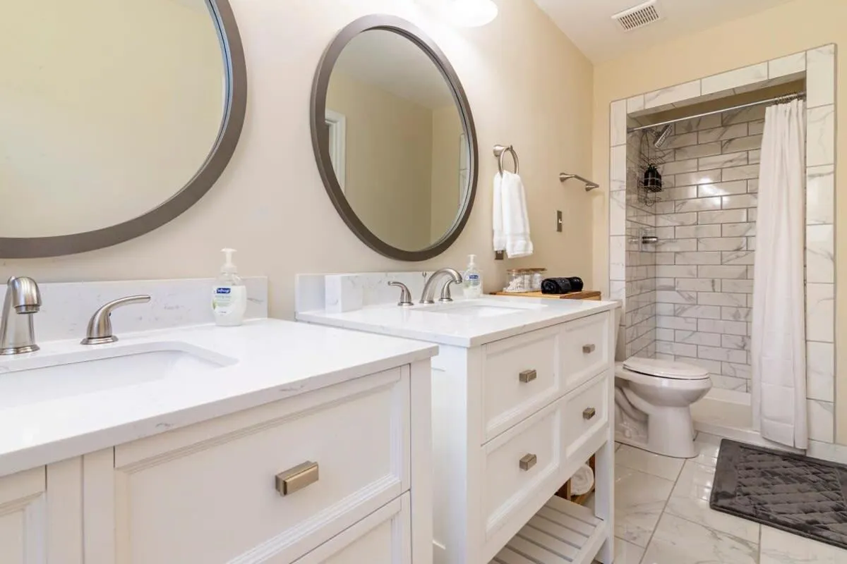 5 bedrooms with 4 Full Bath Fire Pit BBQ and Plush Amen on 1 2 acre