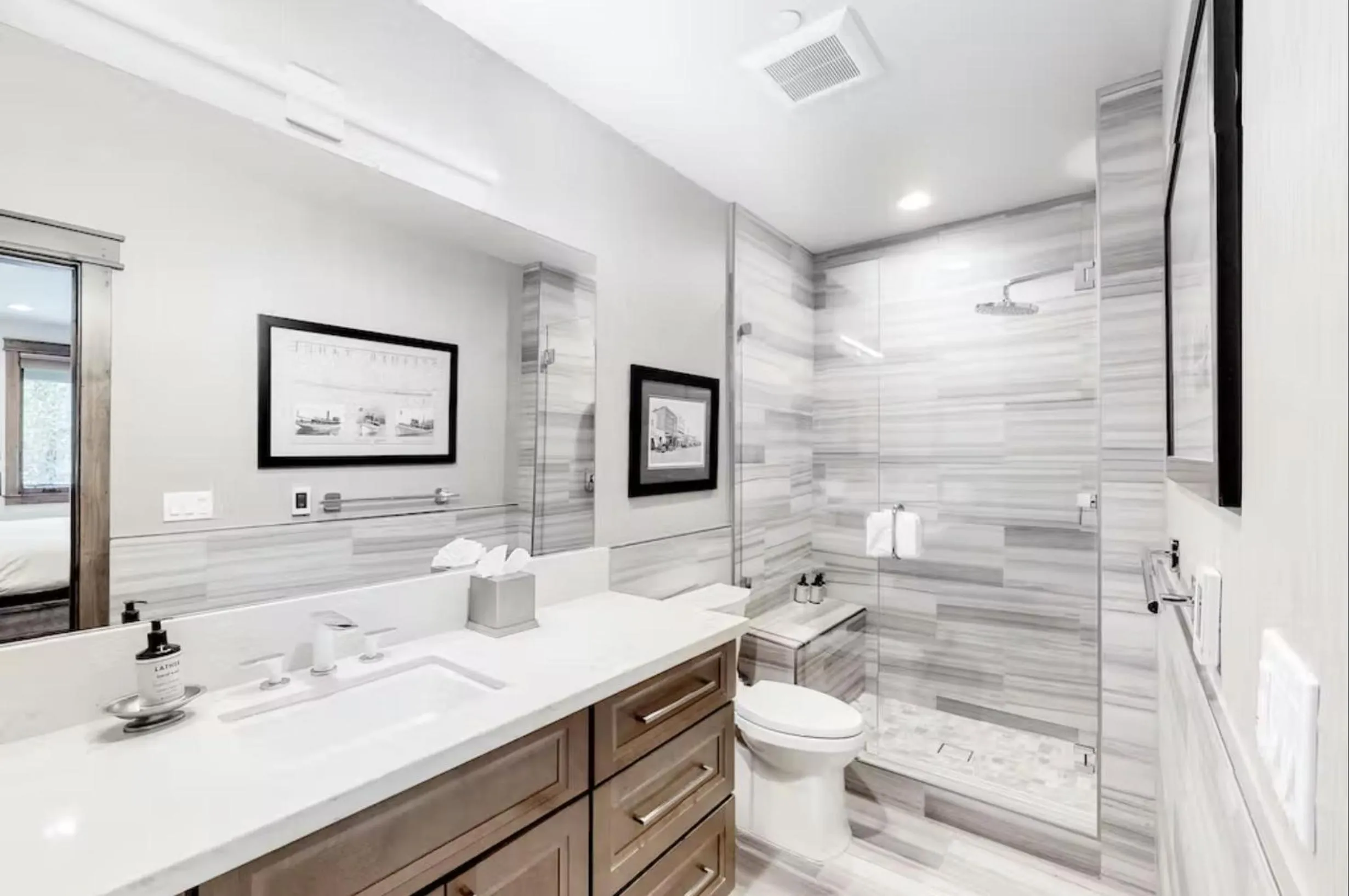 Shower in Gondola Vista Luxury Villas by Ski Heavenly & Beaches