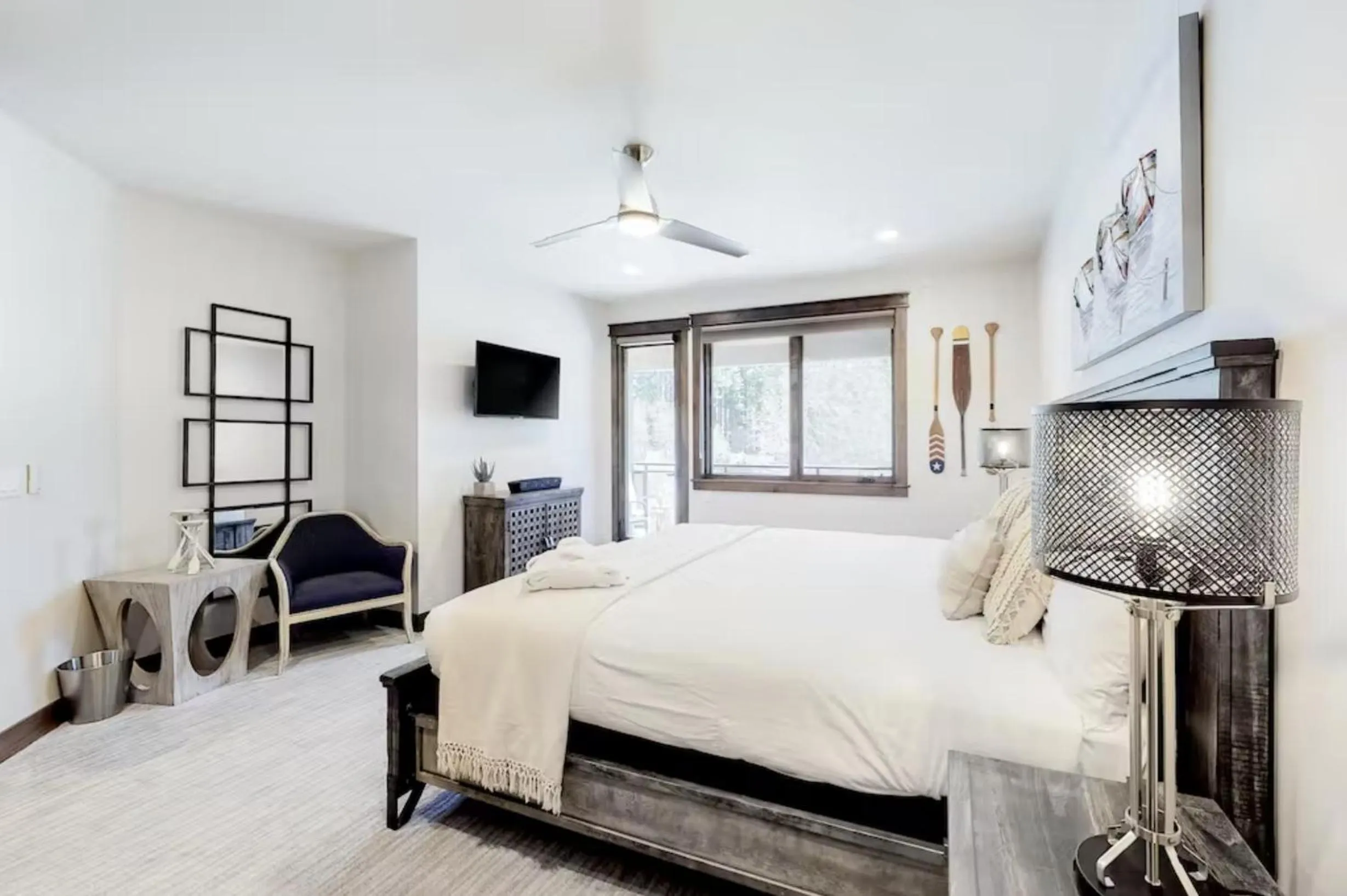 Bed in Gondola Vista Luxury Villas by Ski Heavenly & Beaches