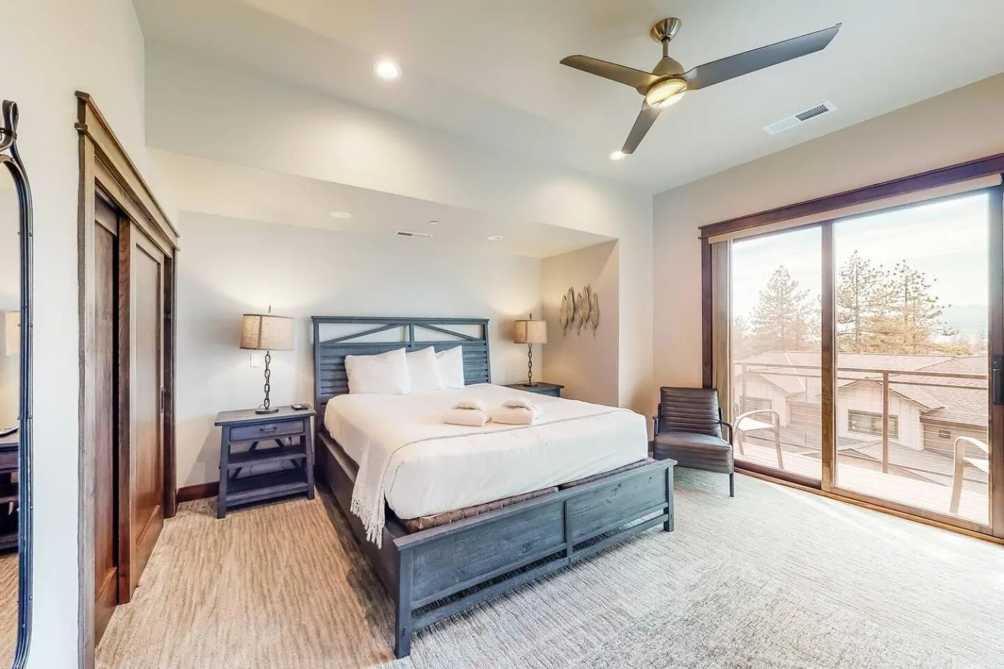 Bed in Gondola Vista Luxury Villas by Ski Heavenly & Beaches