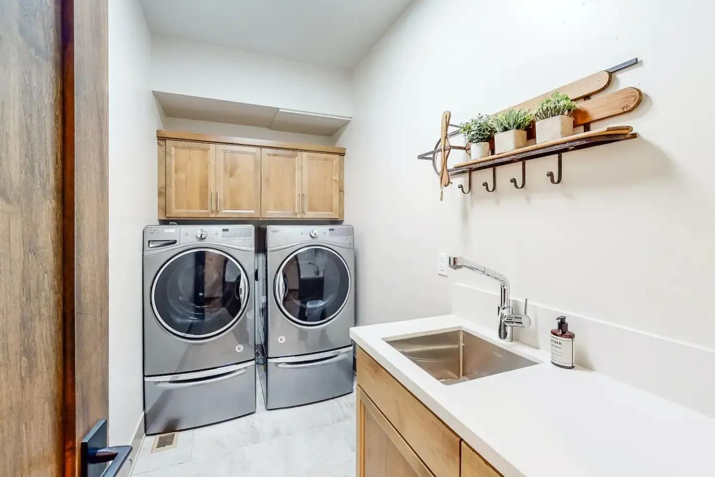 washing machine in Gondola Vista Luxury Villas by Ski Heavenly & Beaches