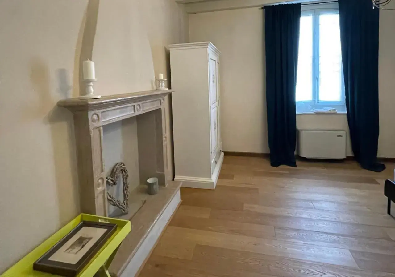 Comfort Triple Room in Relais La Rocca Solferino Comfort Triple Room in Relais La Rocca Solferino