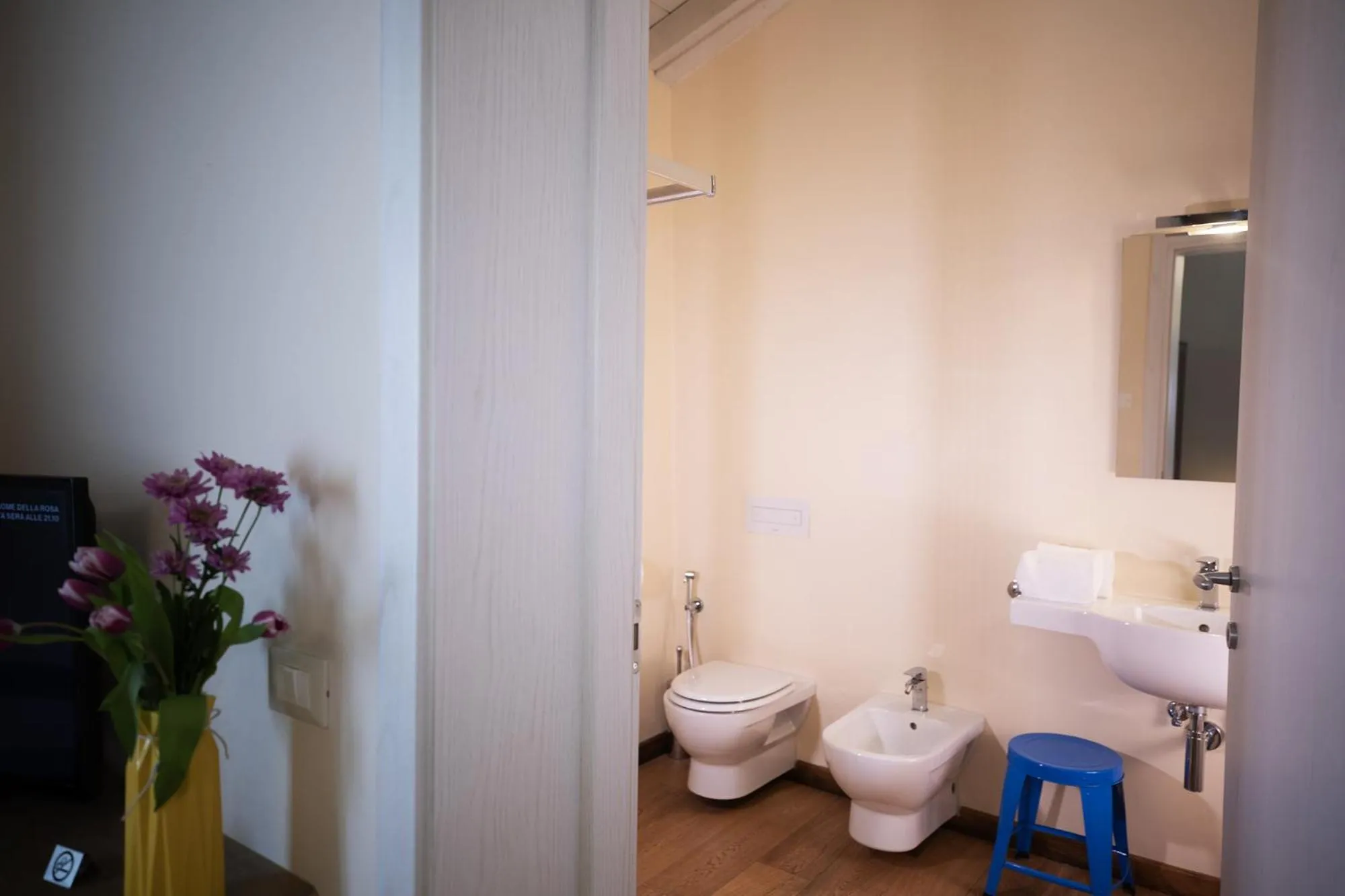 Toilet in Relais La Rocca Solferino