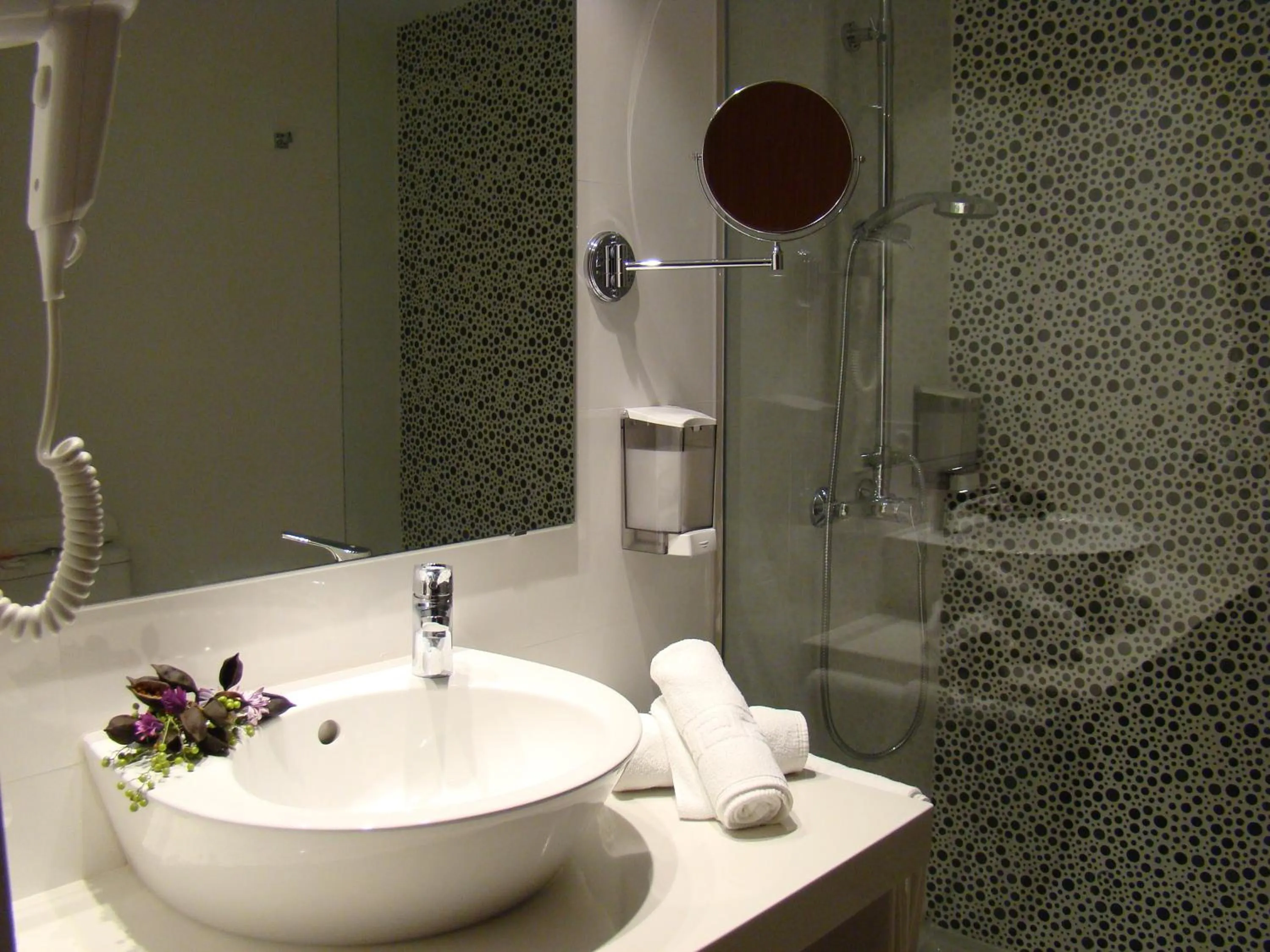 Shower in Club Simó