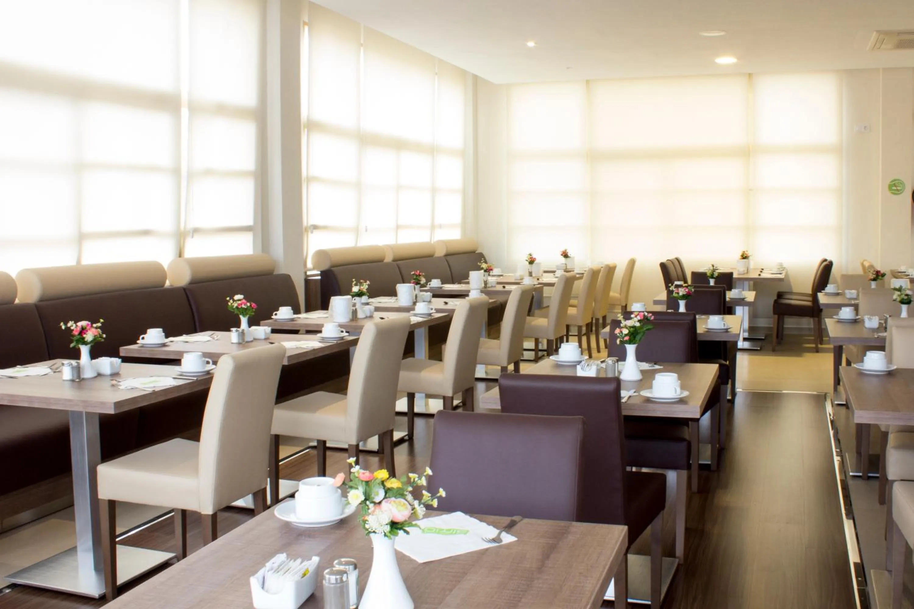 Restaurant/places to eat in Club Simó