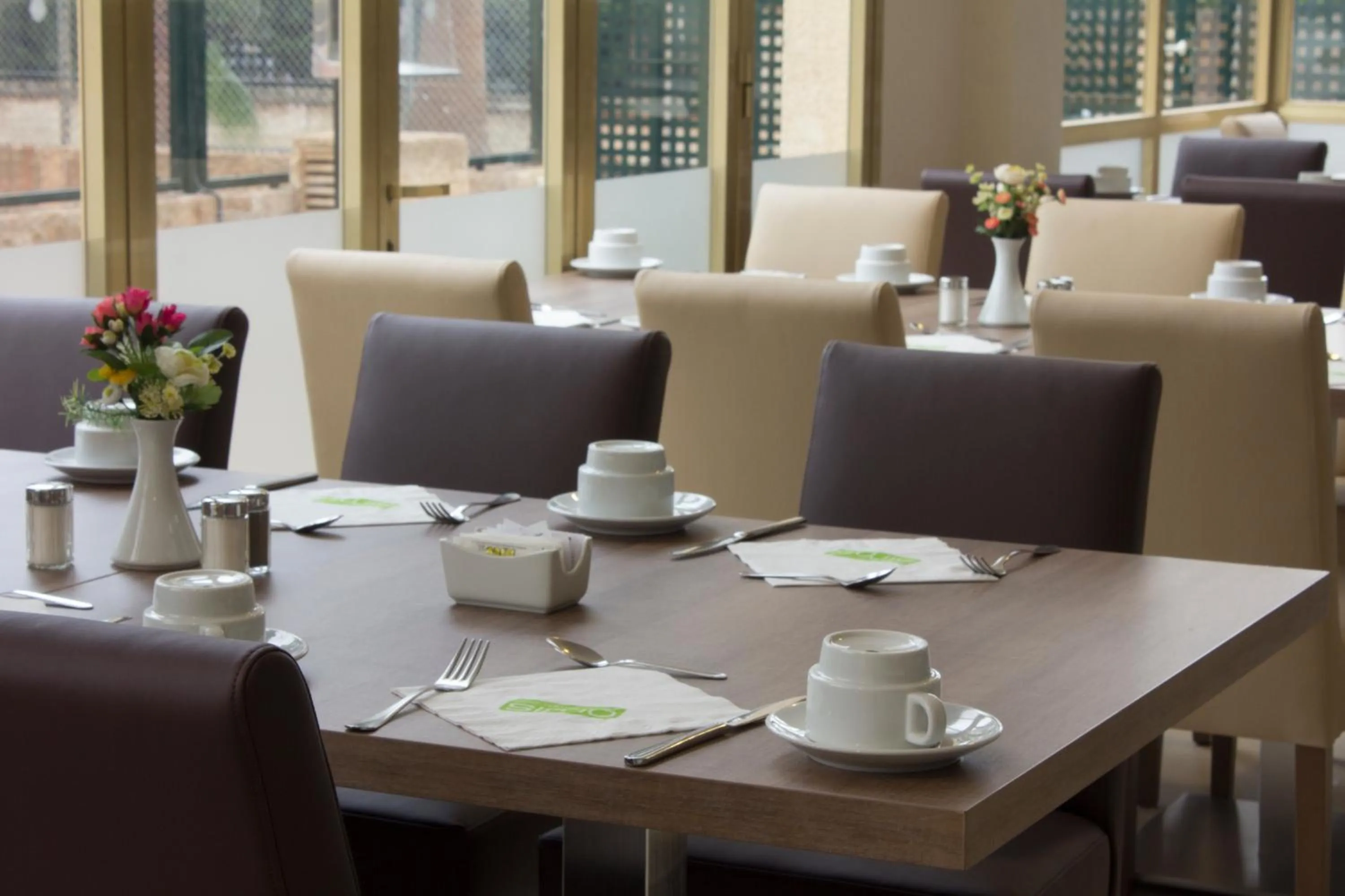 Restaurant/places to eat in Club Simó