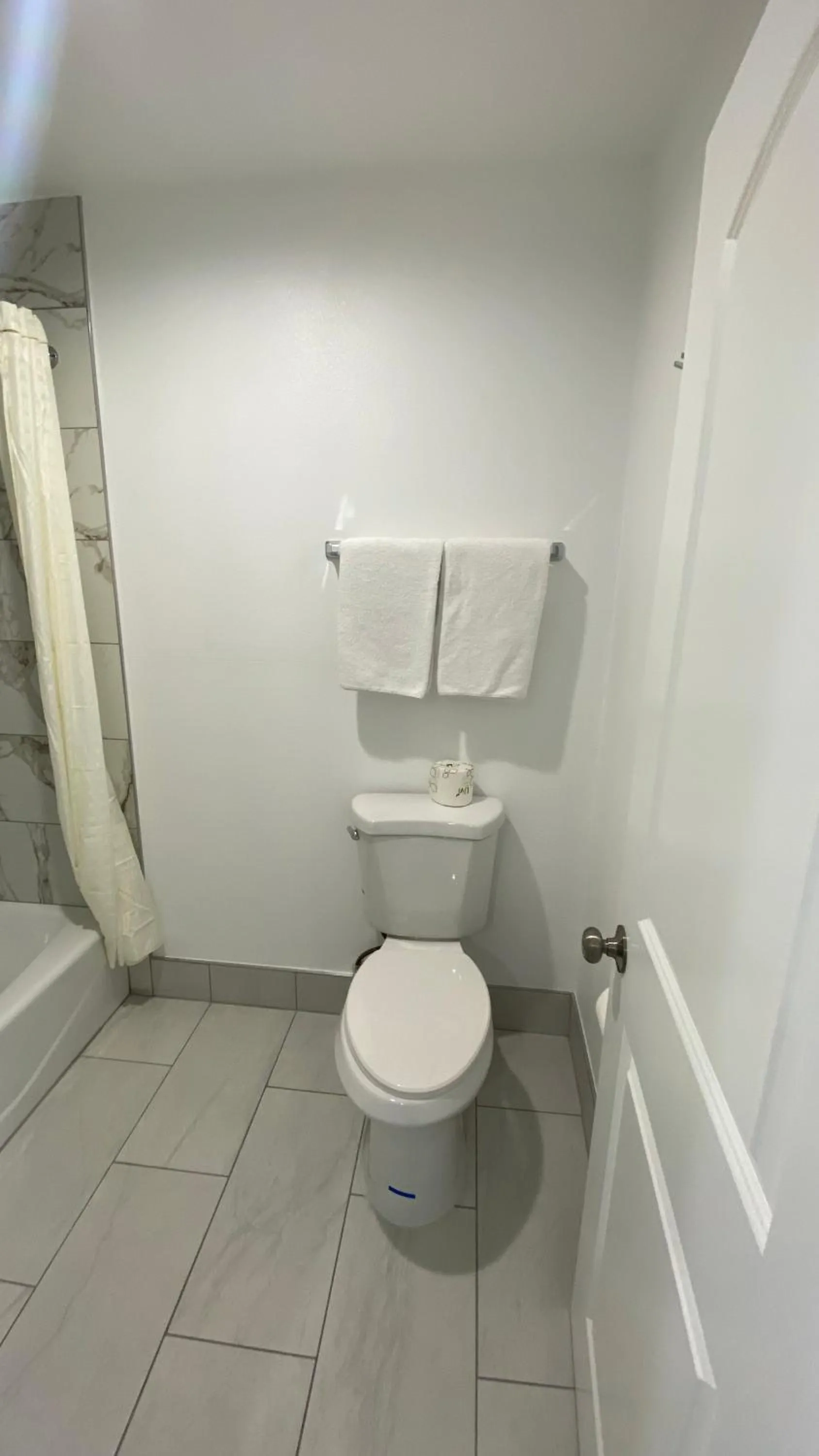 Toilet in Plaza Inn Motel - Los Angeles area