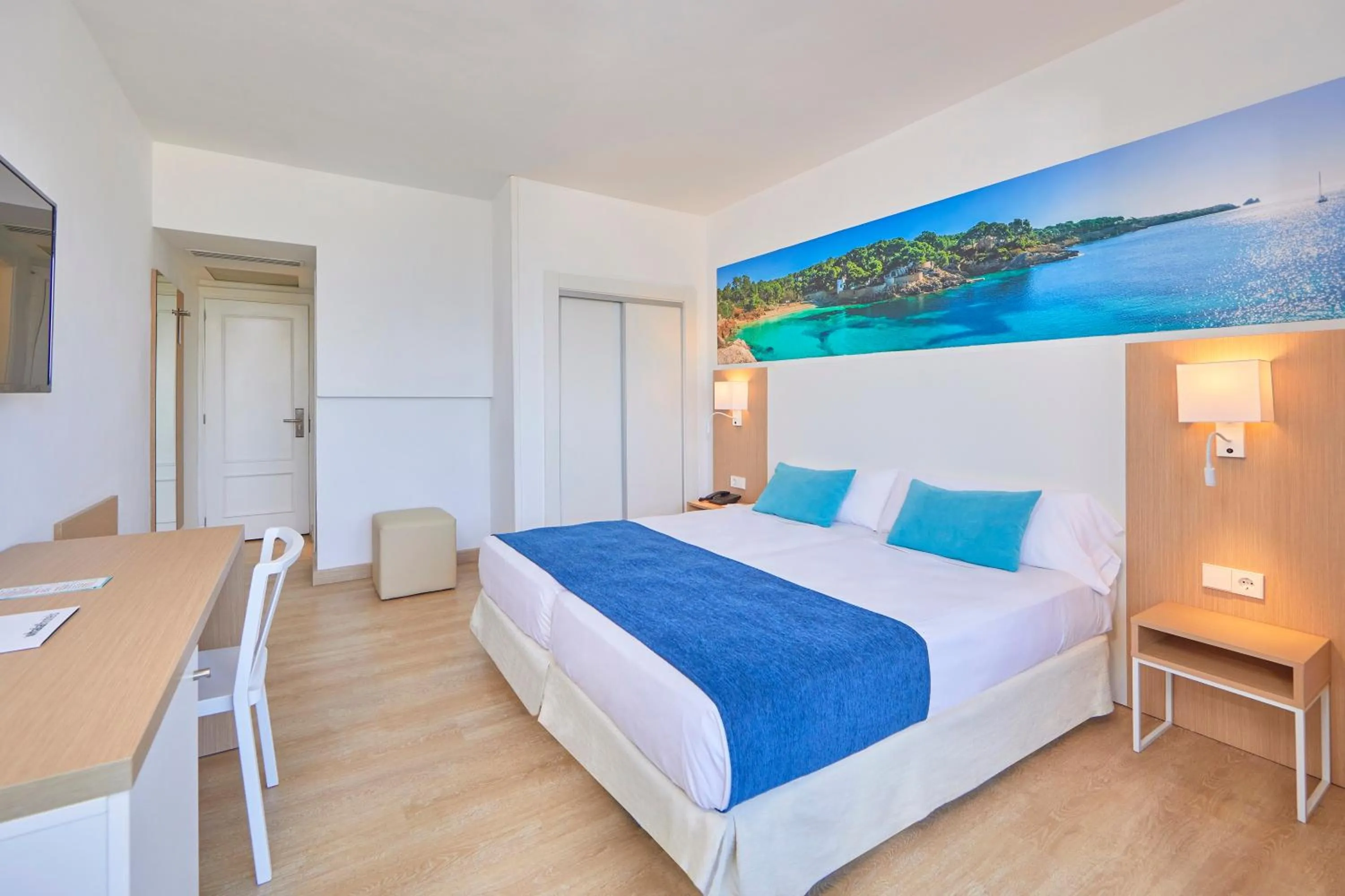 Bedroom, Bed in whala!beach