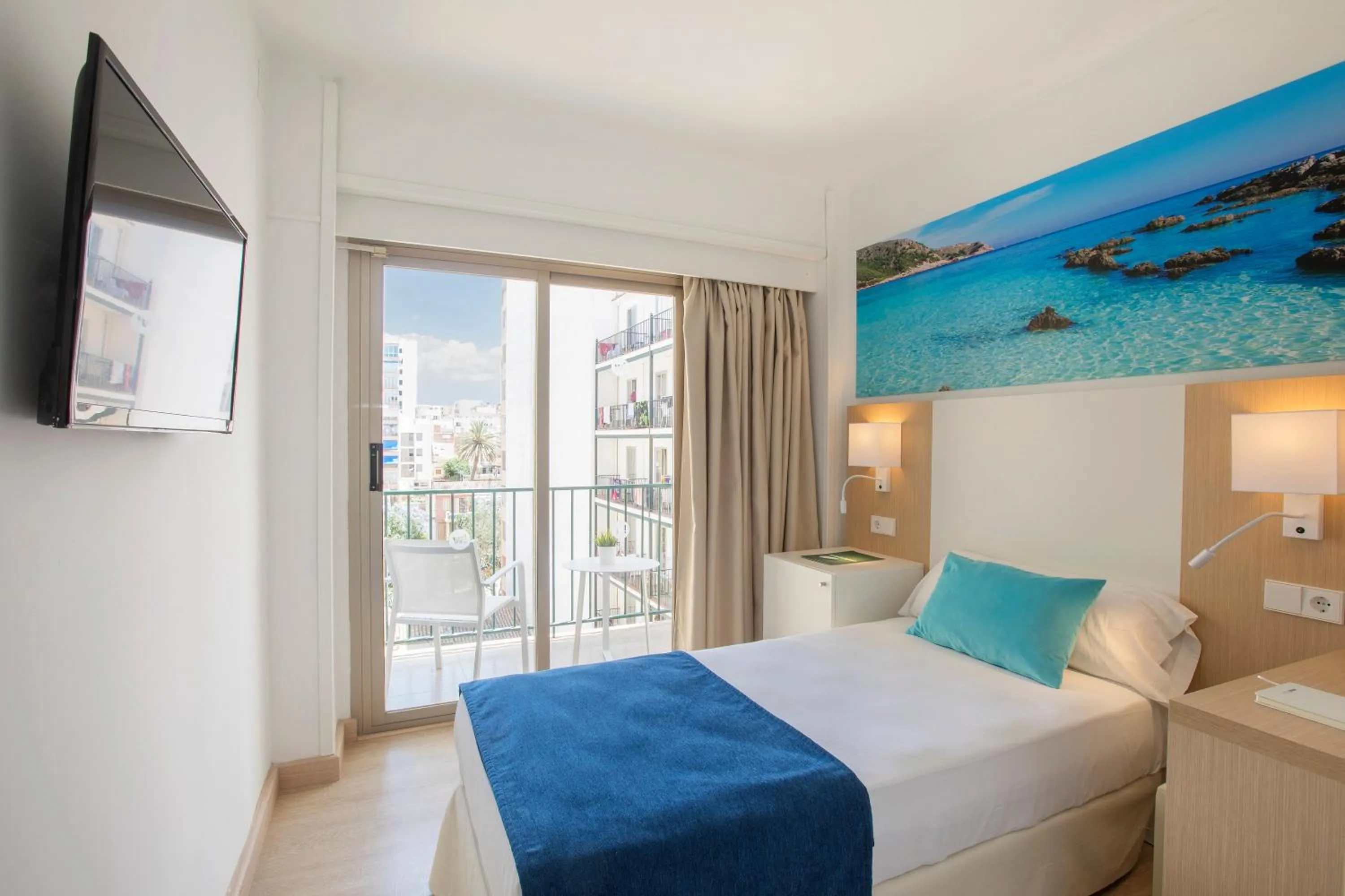 Bedroom, Bed in whala!beach