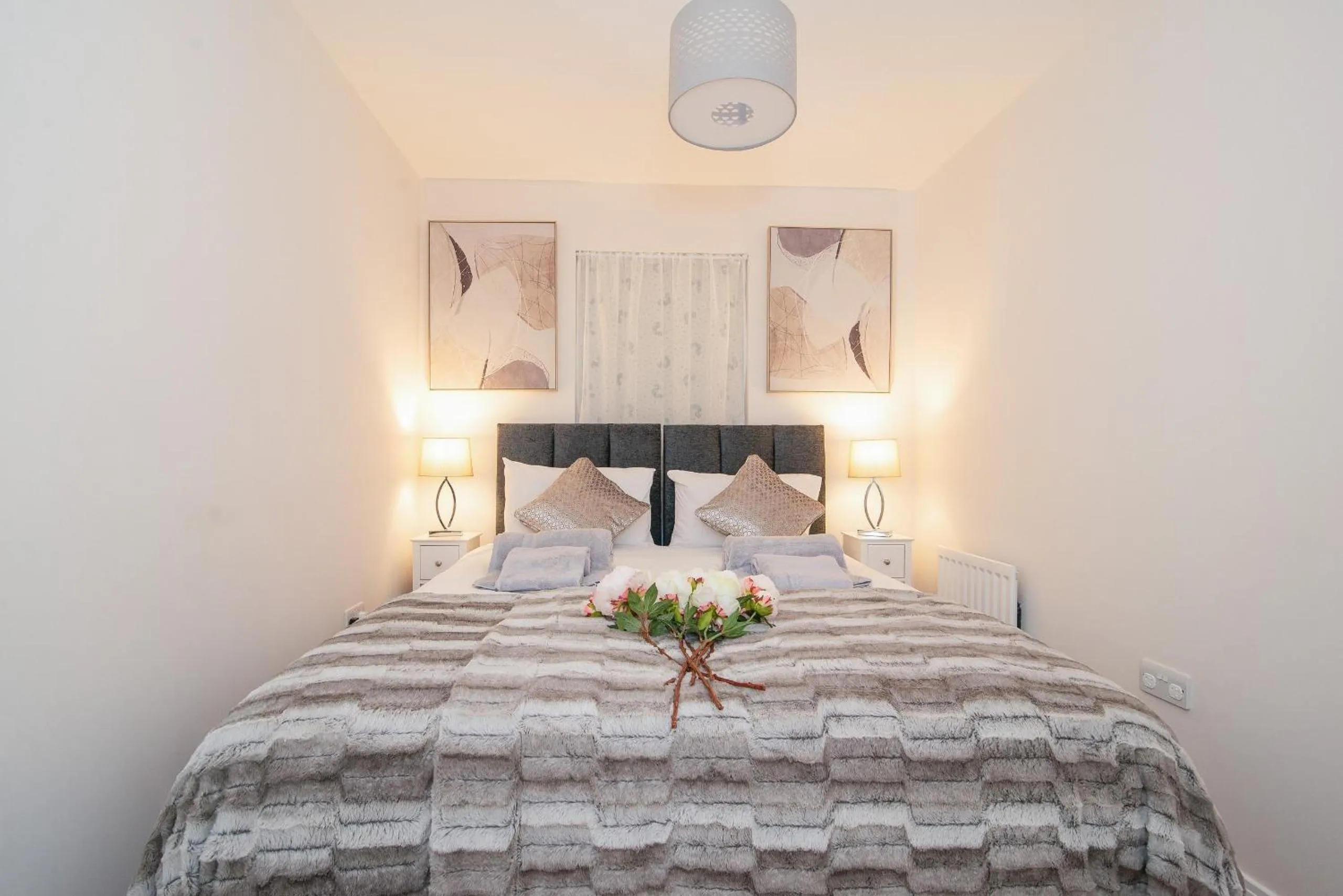 Bed in Stunning 2-Bed Apartment in Stevenage, Sleeps 5 with free Private Parking