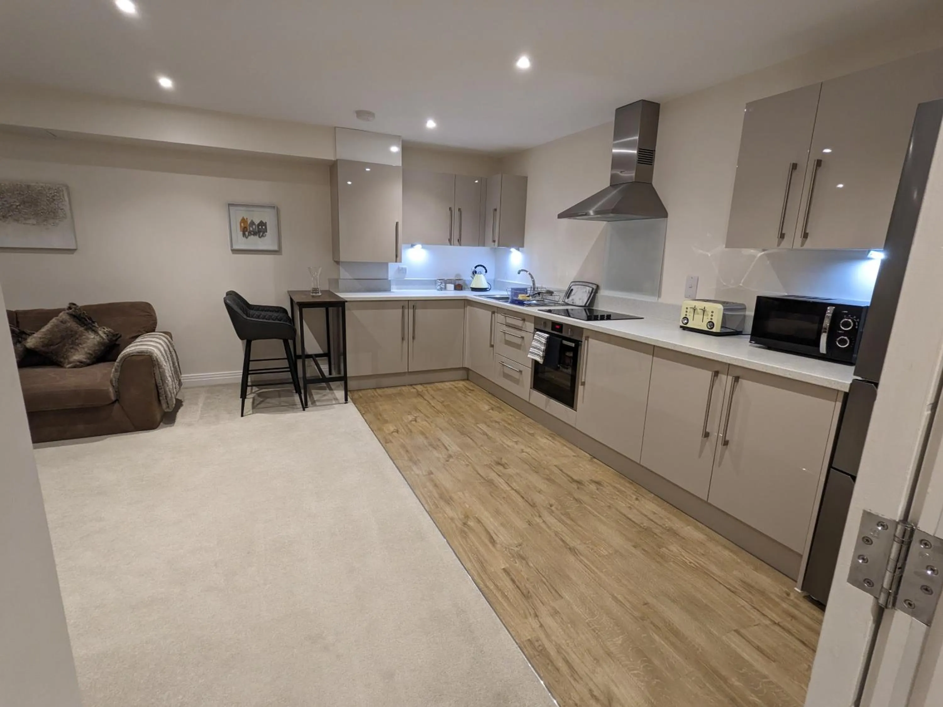 Coffee/tea facilities in Stunning 2-Bed Apartment in Stevenage, Sleeps 5 with free Private Parking