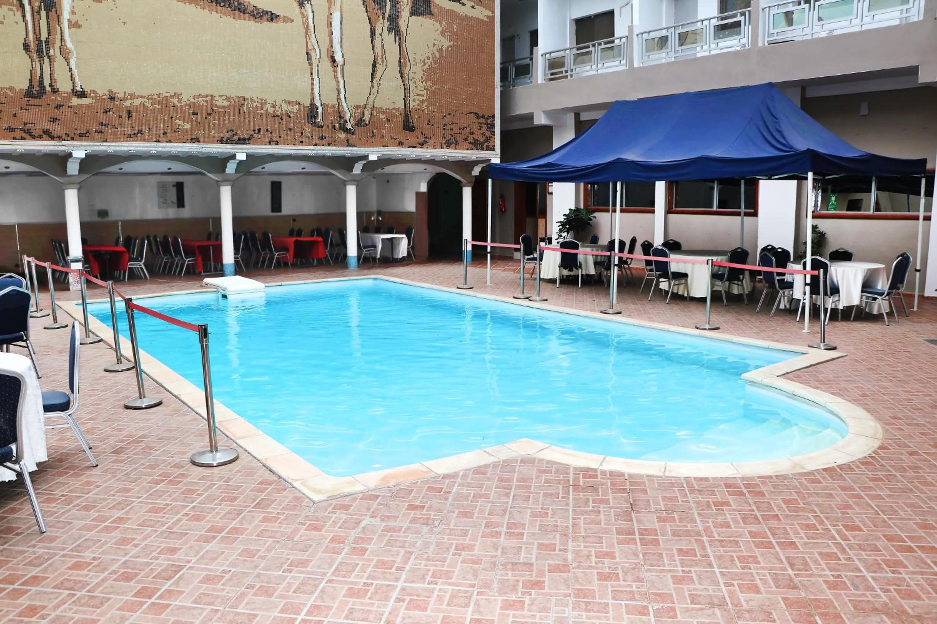 Pool view in Hôtel Hayatt
