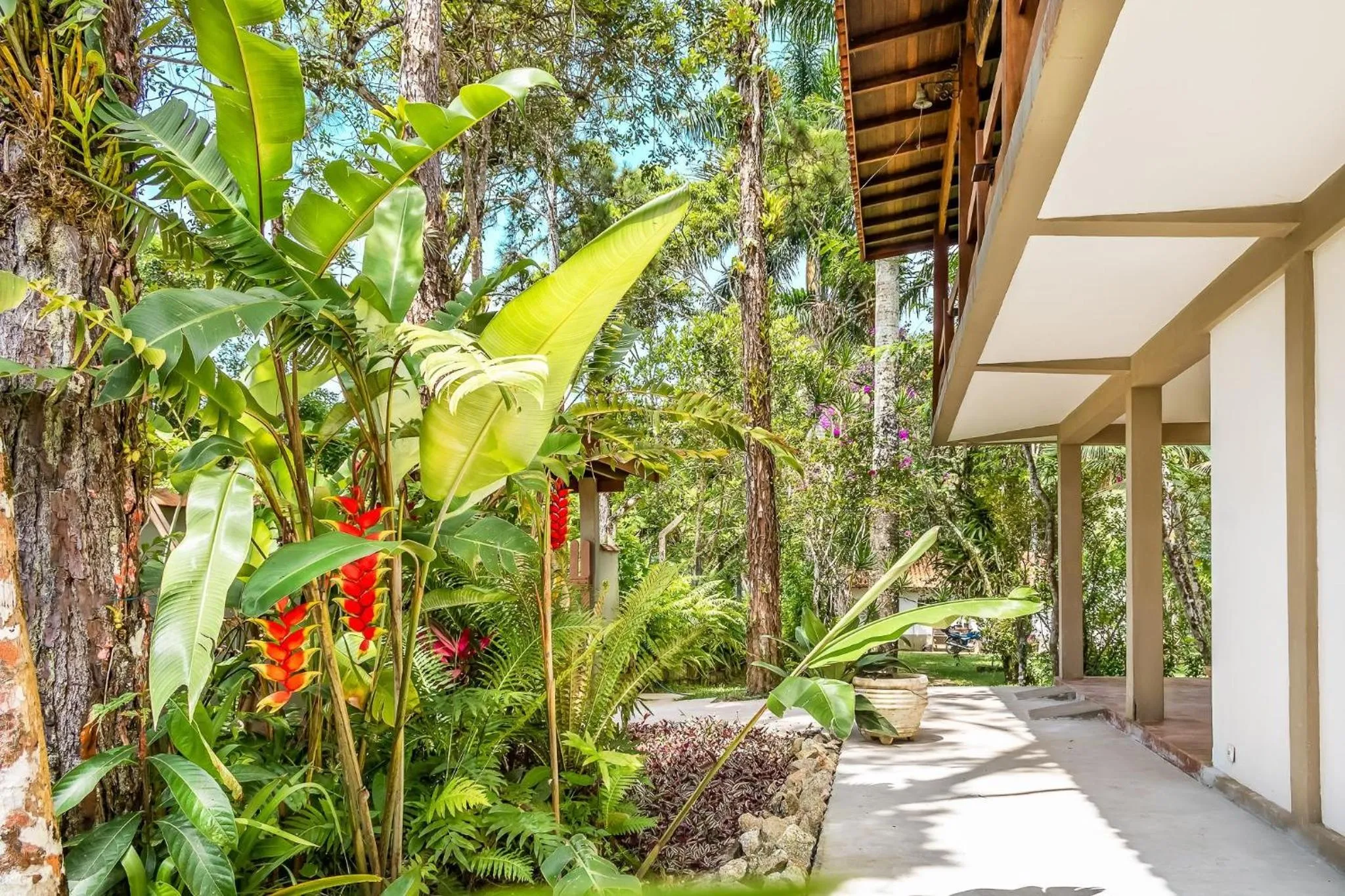 Off site in Casa com jardim e churrasqueira perto da praia