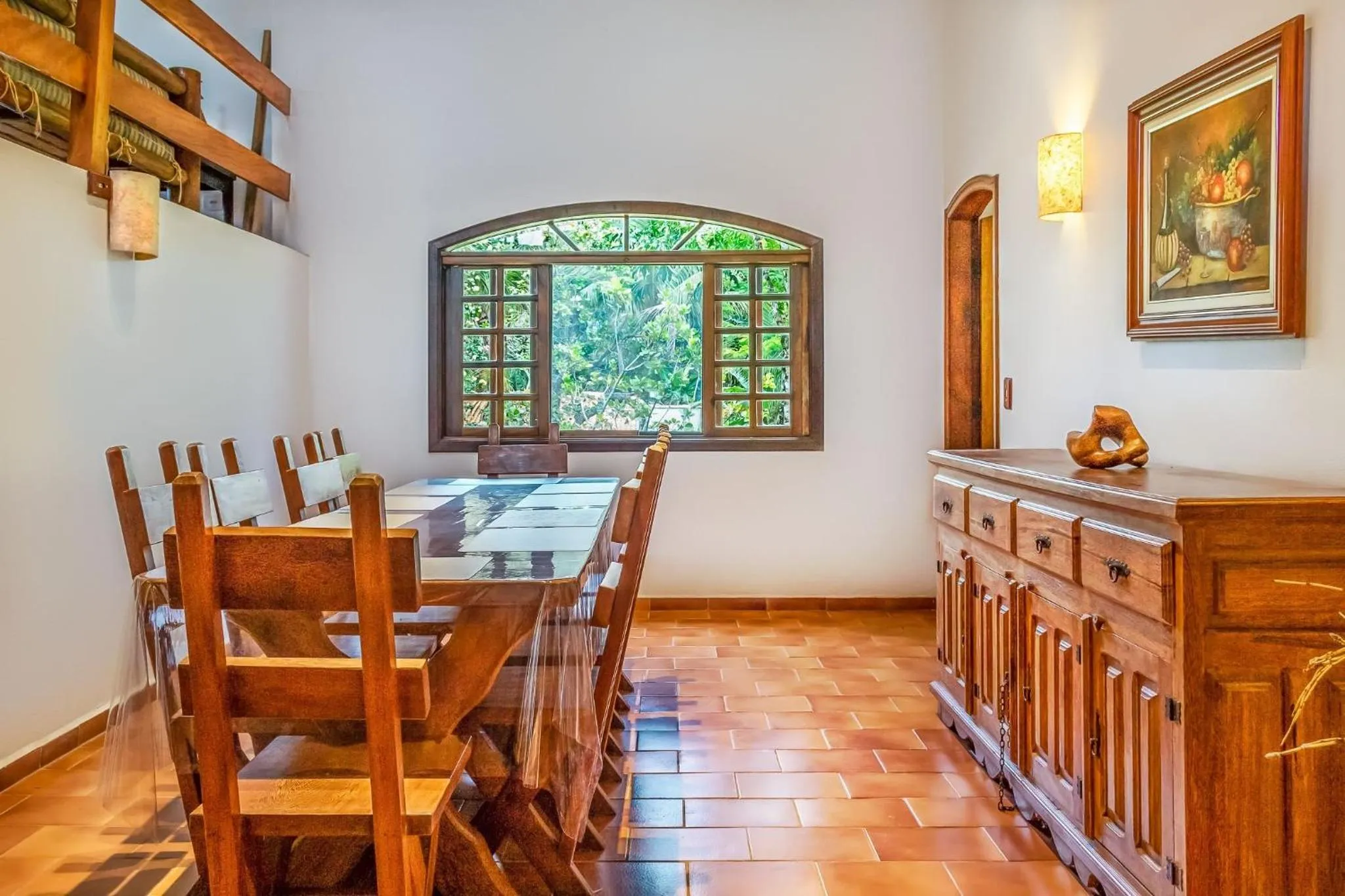 Dining area in Casa com jardim e churrasqueira perto da praia