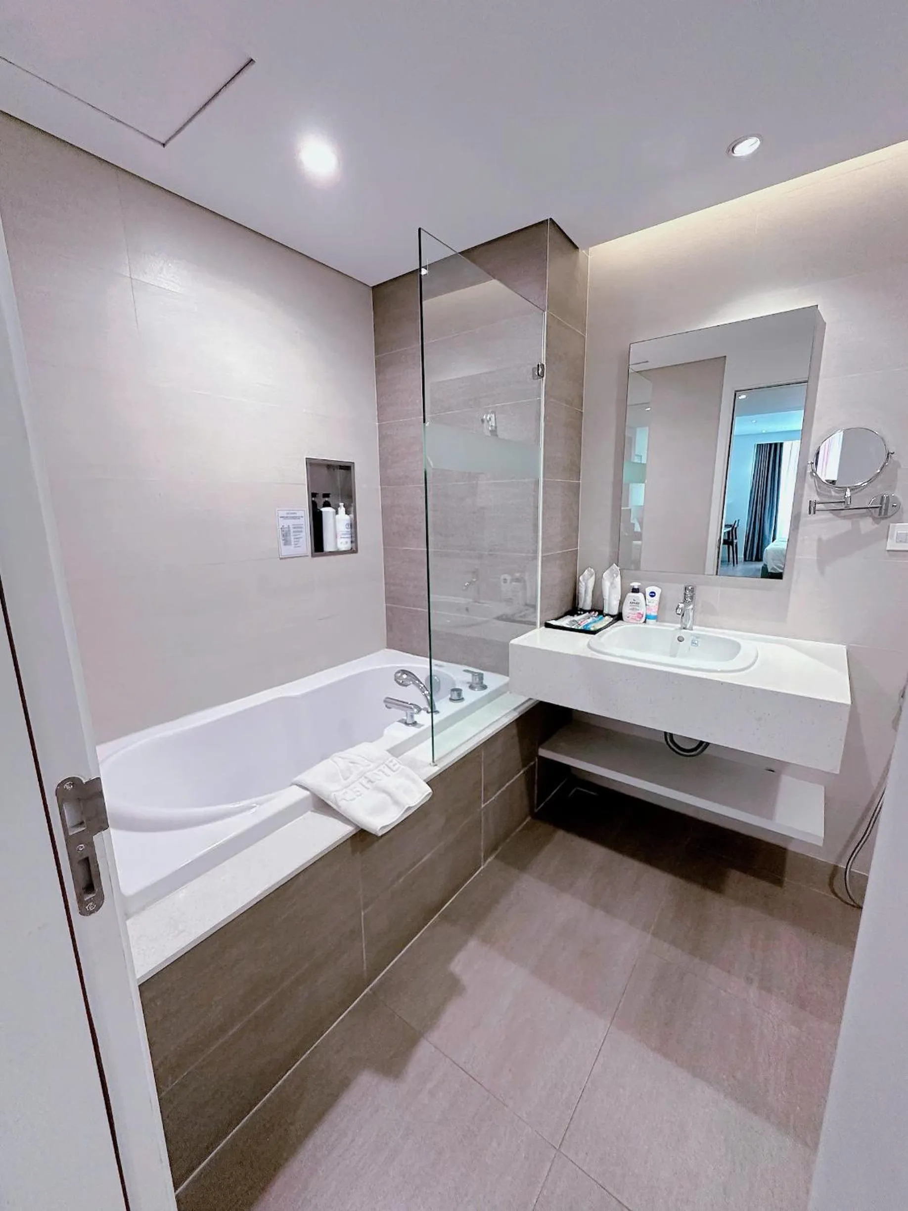 Shower in A25 Hotel - 18 Nguyễn Hy Quang