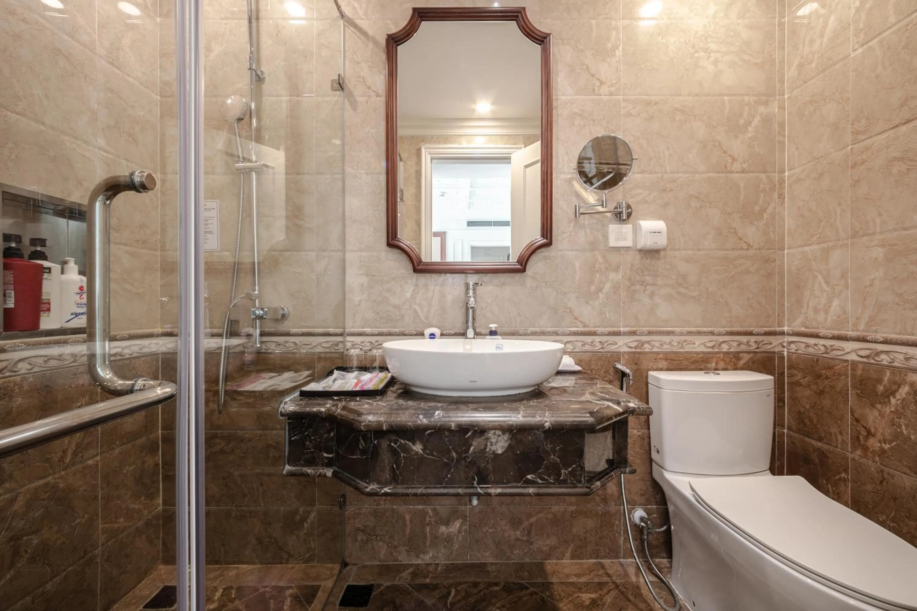 Toilet in A25 Hotel - 18 Nguyễn Hy Quang