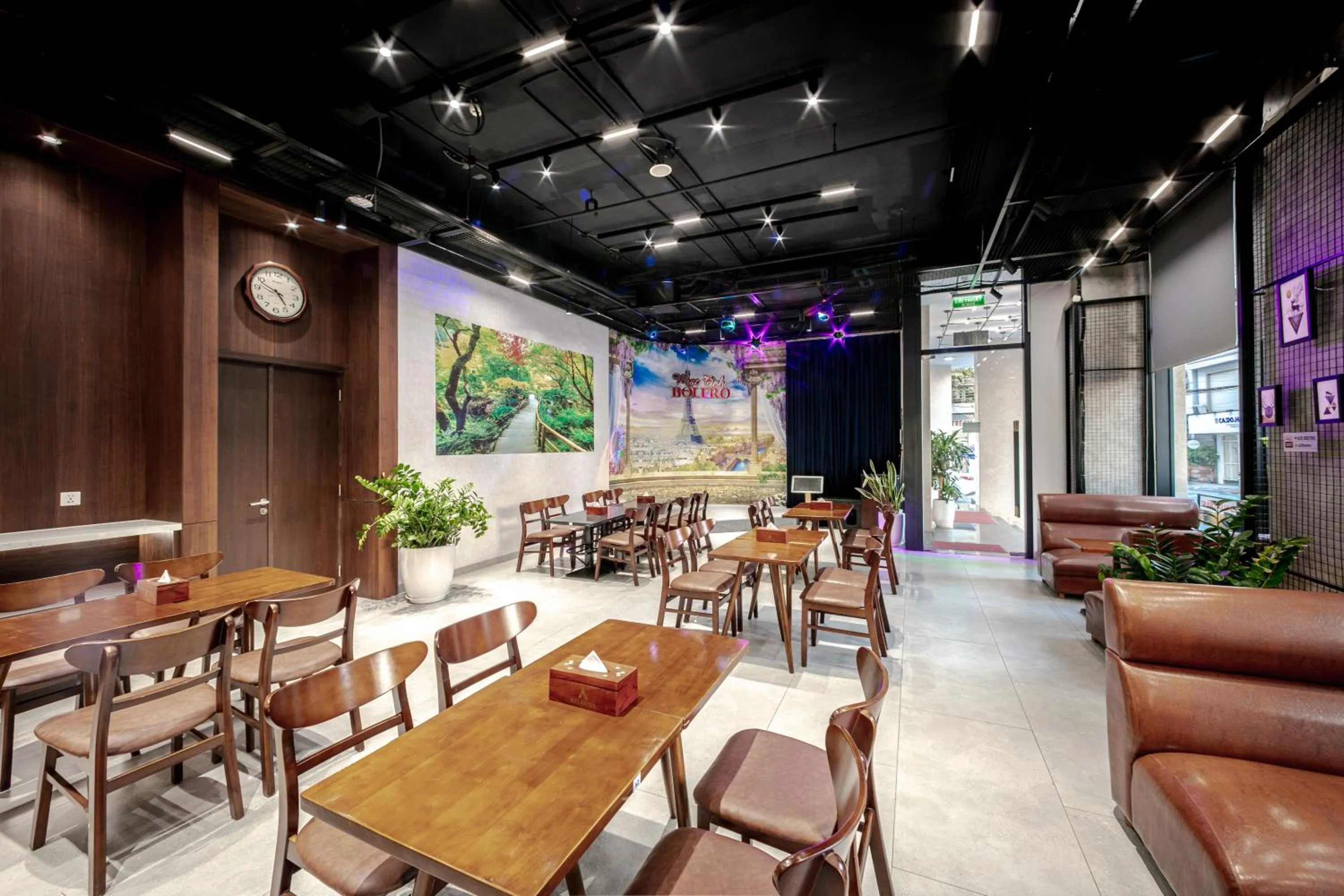 Restaurant/places to eat in A25 Hotel - 18 Nguyễn Hy Quang