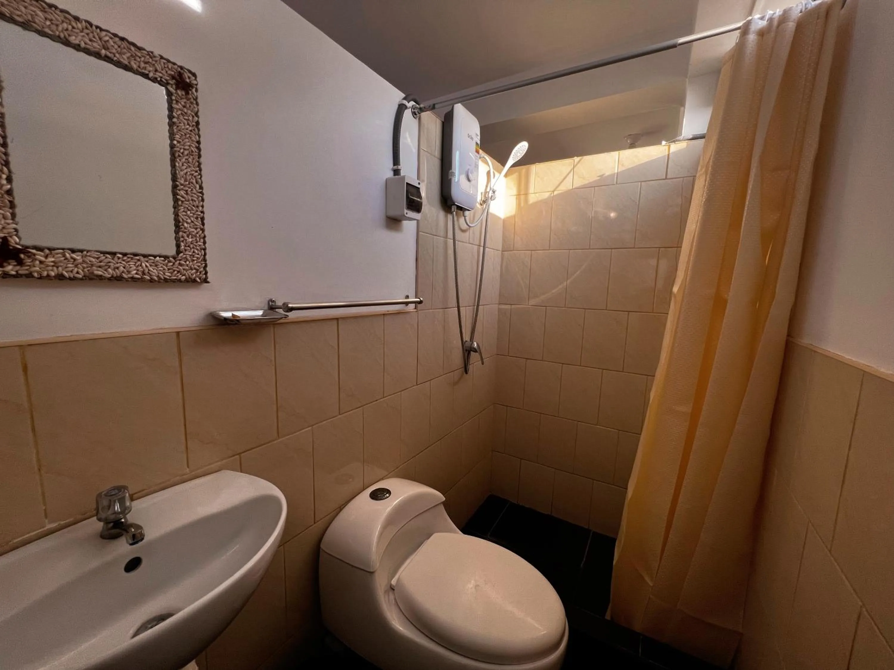 Bathroom in Gamora Hotel Playa