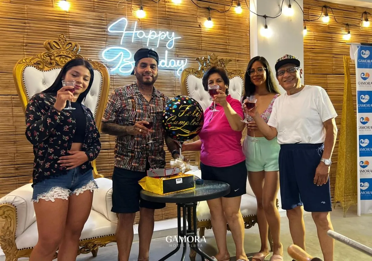 Guests in Gamora Hotel Playa