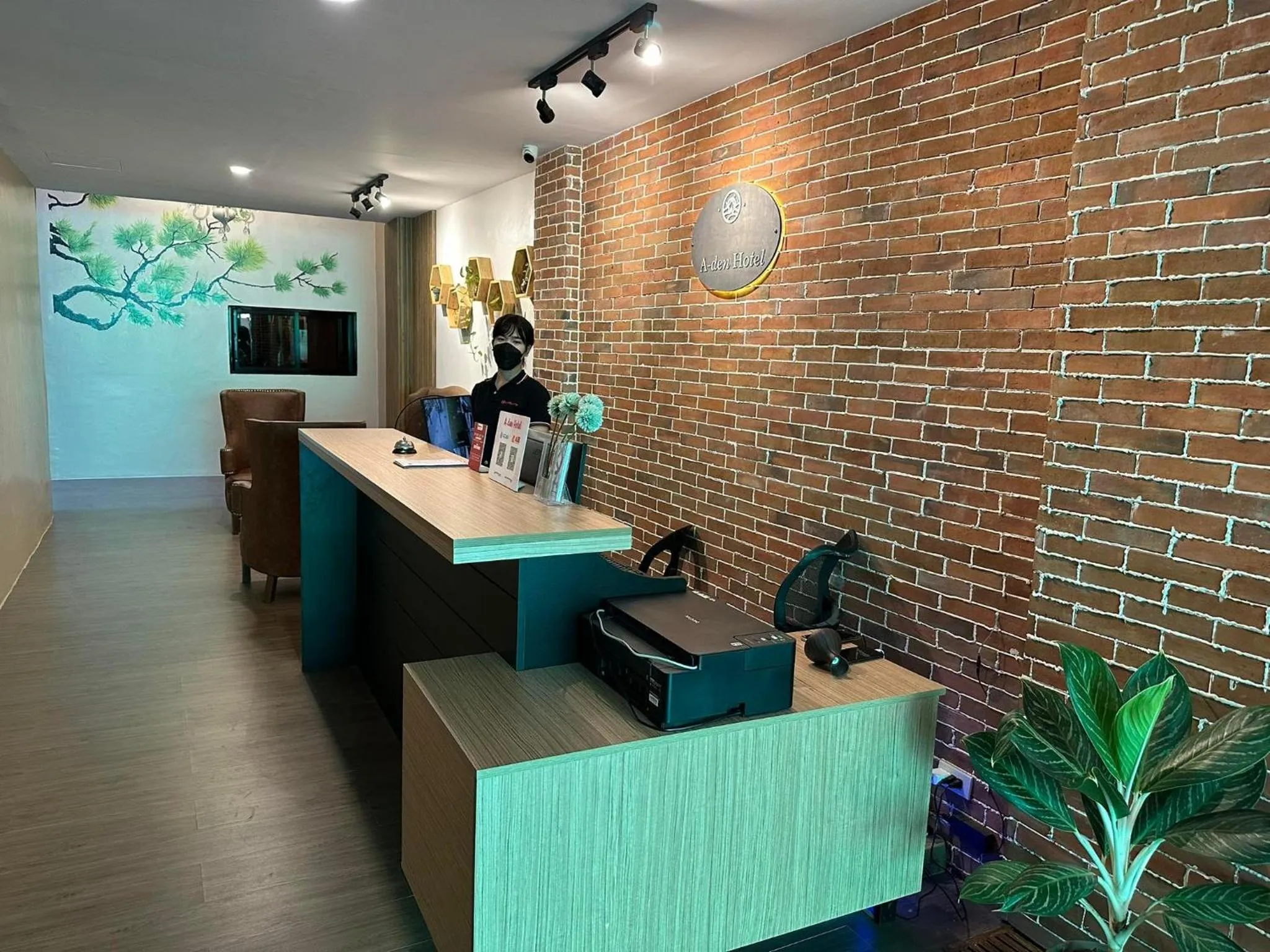 concierge in Aden Hotel